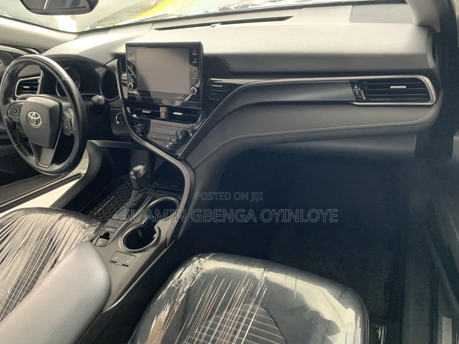 Toyota Camry SE 2021 White