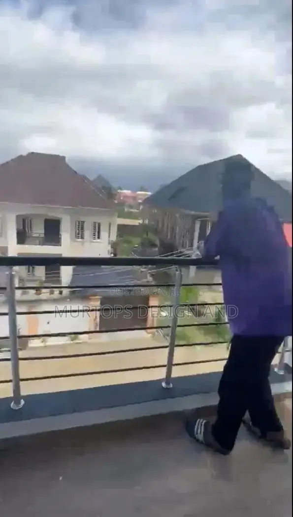 2bdrm Apartment in Lekki Phase 2 for rent
