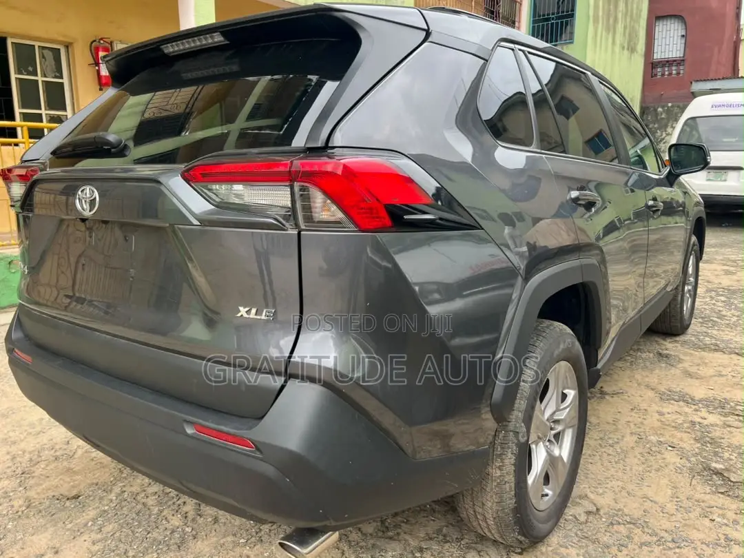 Toyota RAV4 XLE 2025 Gray