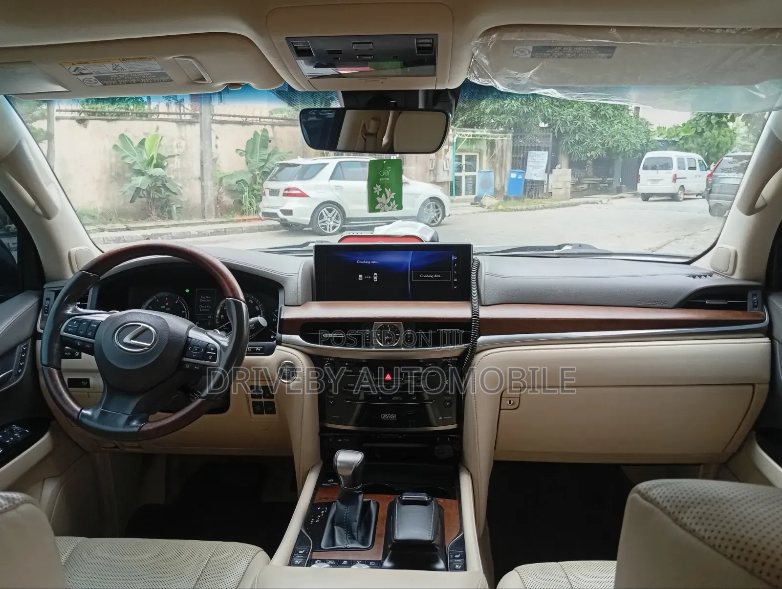 Lexus LX 2017 White