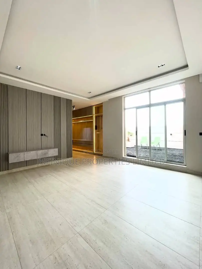 2bdrm Penthouse in Lekki Phase 1 for sale