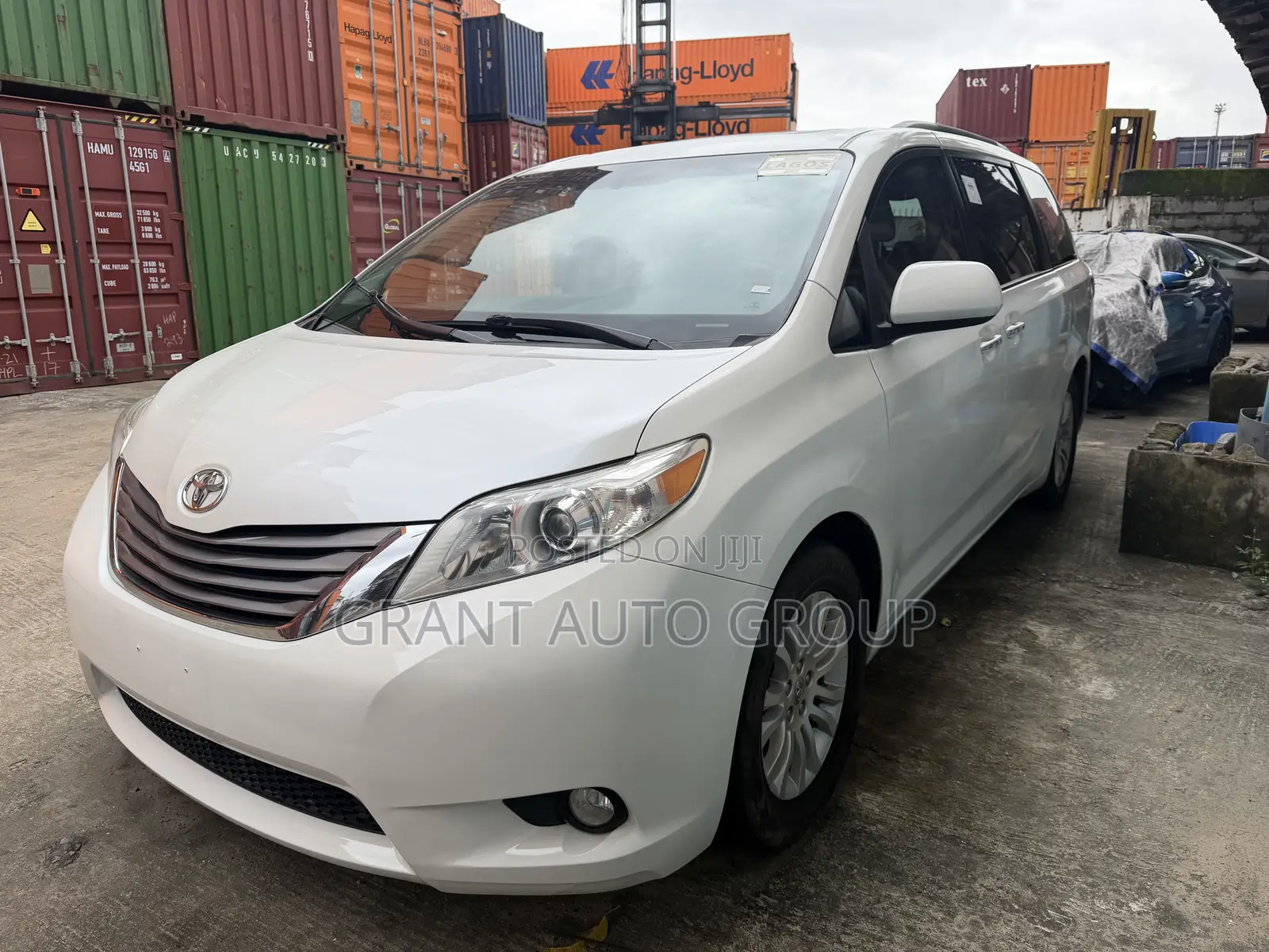Toyota Sienna XLE Premium 8-Passenger 4dr Minivan (3.5L 6cyl 6A) 2015 White