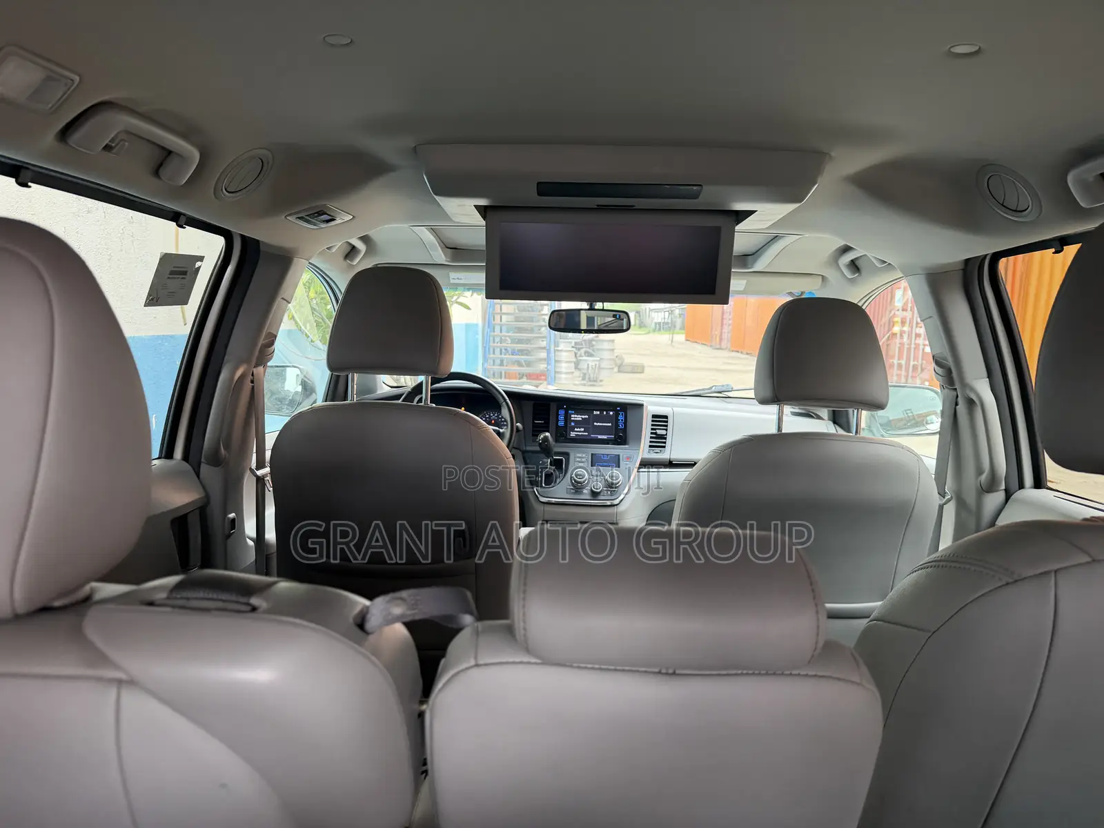 Toyota Sienna XLE Premium 8-Passenger 4dr Minivan (3.5L 6cyl 6A) 2015 White