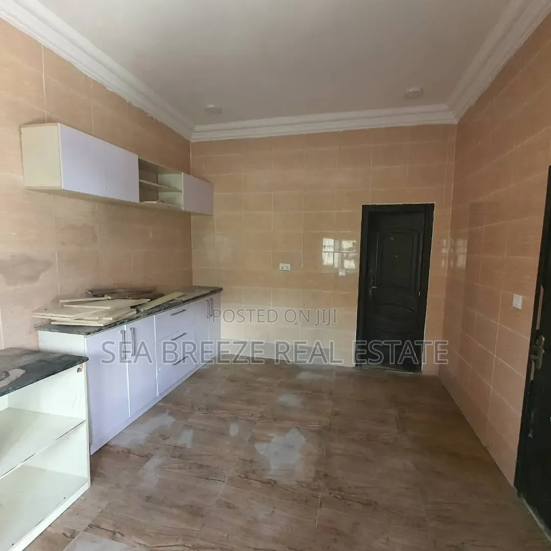 3bdrm Duplex in Lekki Agungi for sale