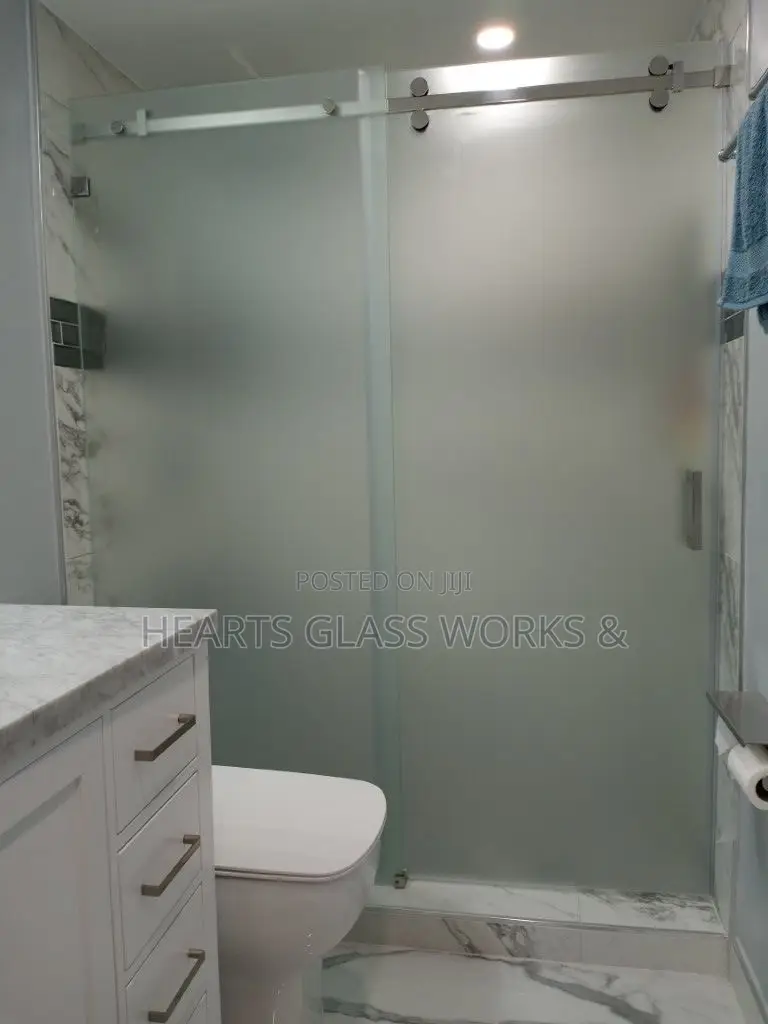 Shower Slide Cubicle Installed With Toughen Glass With Frosting
