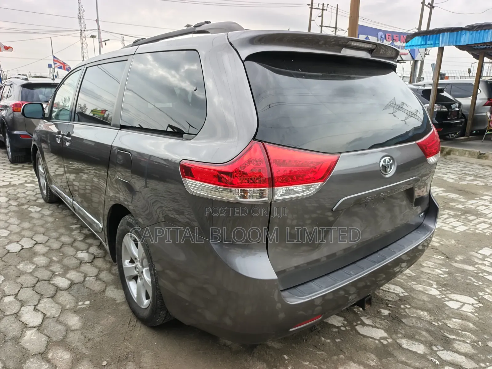 Toyota Sienna L 7-Passenger 4dr Minivan (3.5L 6cyl 6A) 2014 Gray