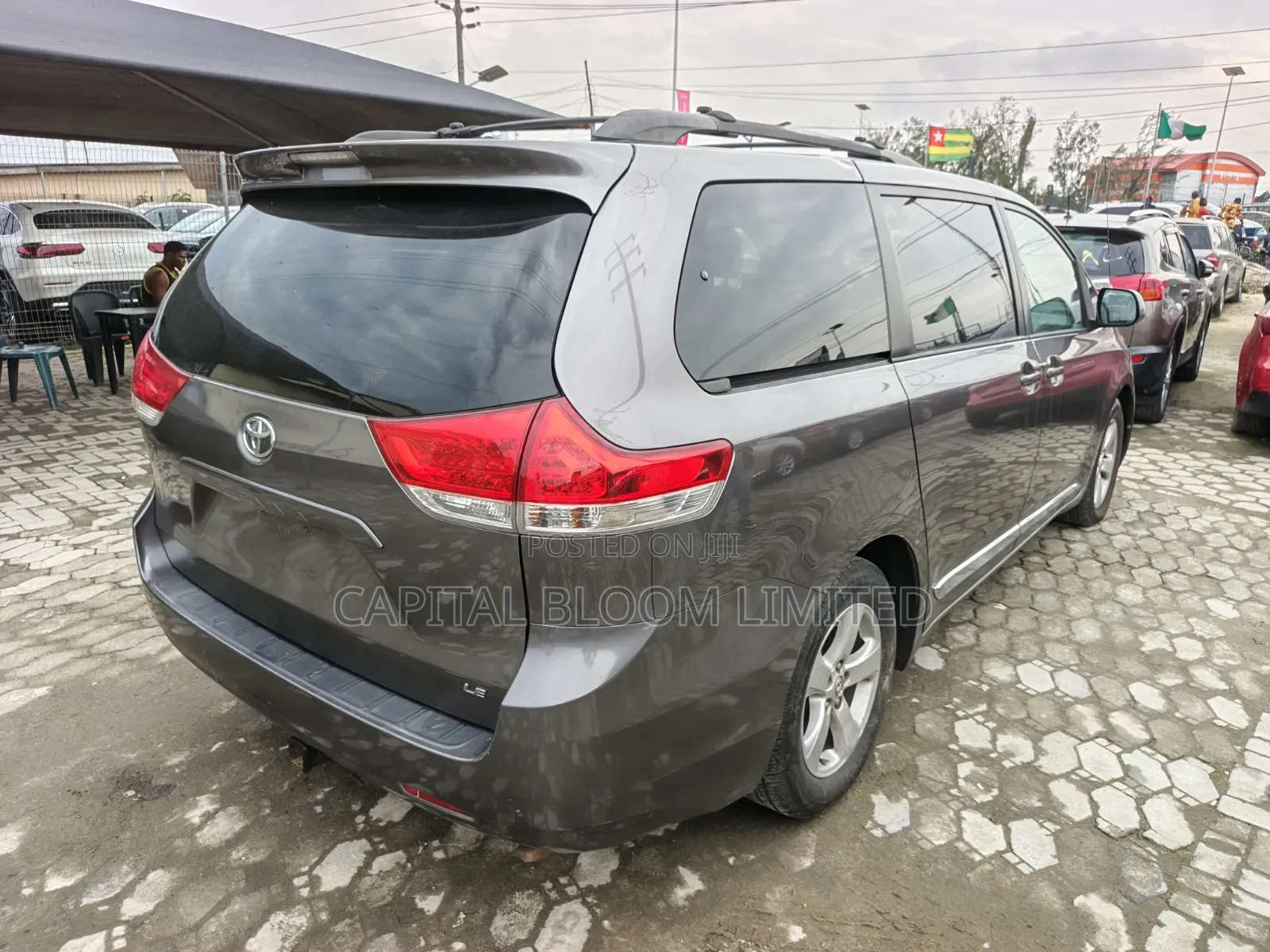 Toyota Sienna L 7-Passenger 4dr Minivan (3.5L 6cyl 6A) 2014 Gray