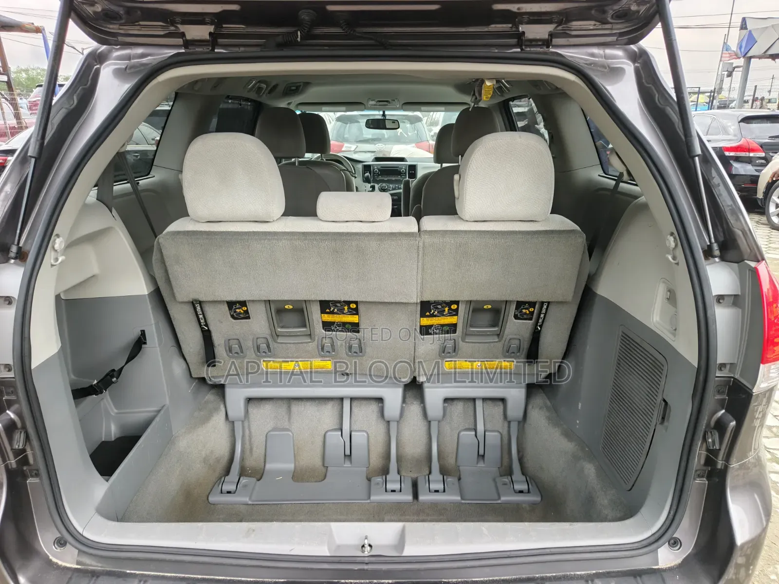 Toyota Sienna L 7-Passenger 4dr Minivan (3.5L 6cyl 6A) 2014 Gray