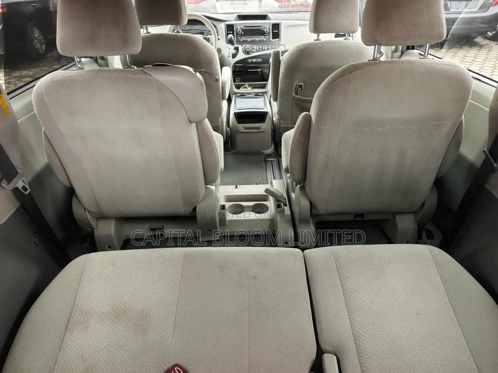 Toyota Sienna L 7-Passenger 4dr Minivan (3.5L 6cyl 6A) 2014 Gray