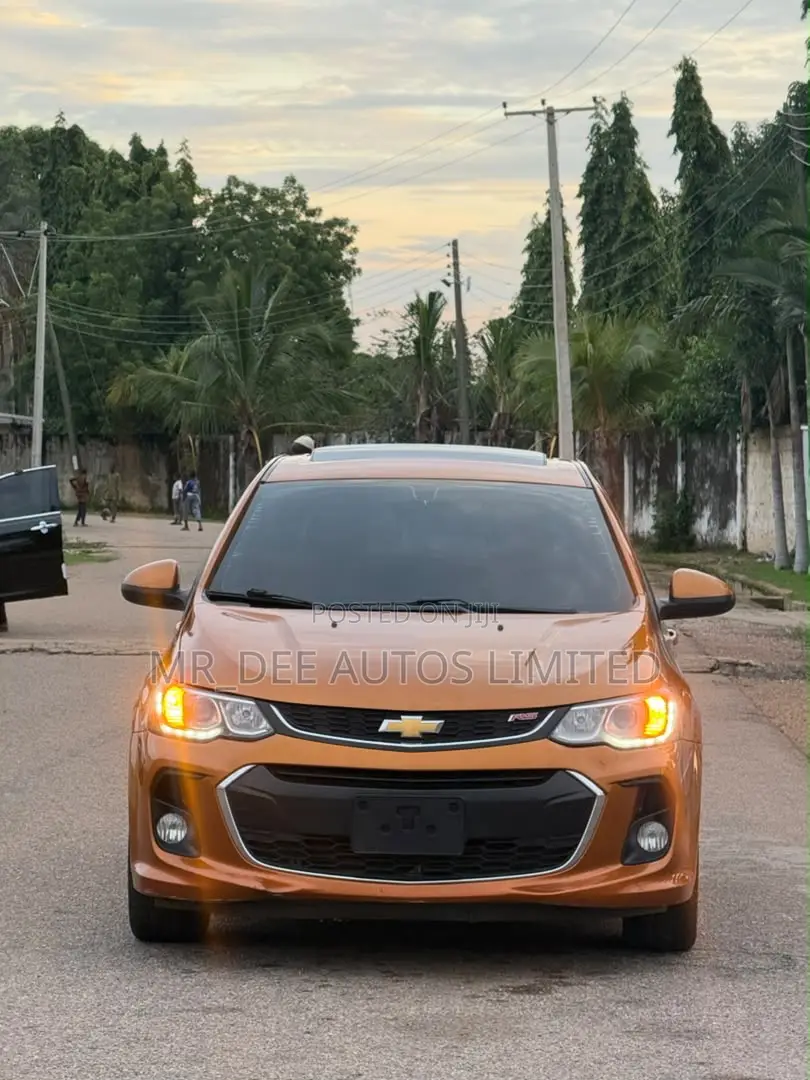 Chevrolet Sonic 2017 Orange