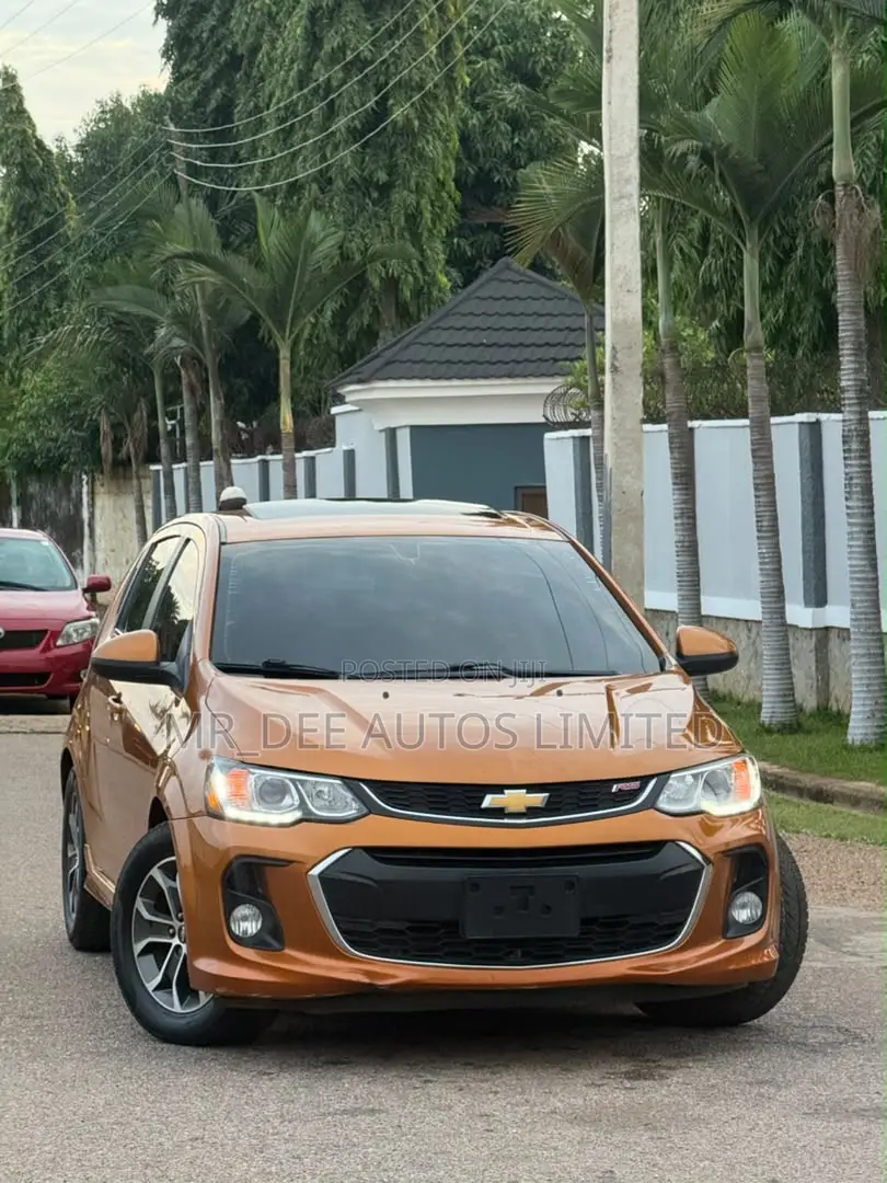 Chevrolet Sonic 2017 Orange
