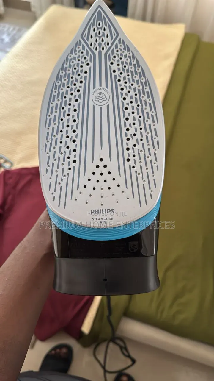 Philips GC3920/26 Steam Iron. 2500 Watts. 2 Years Warranty