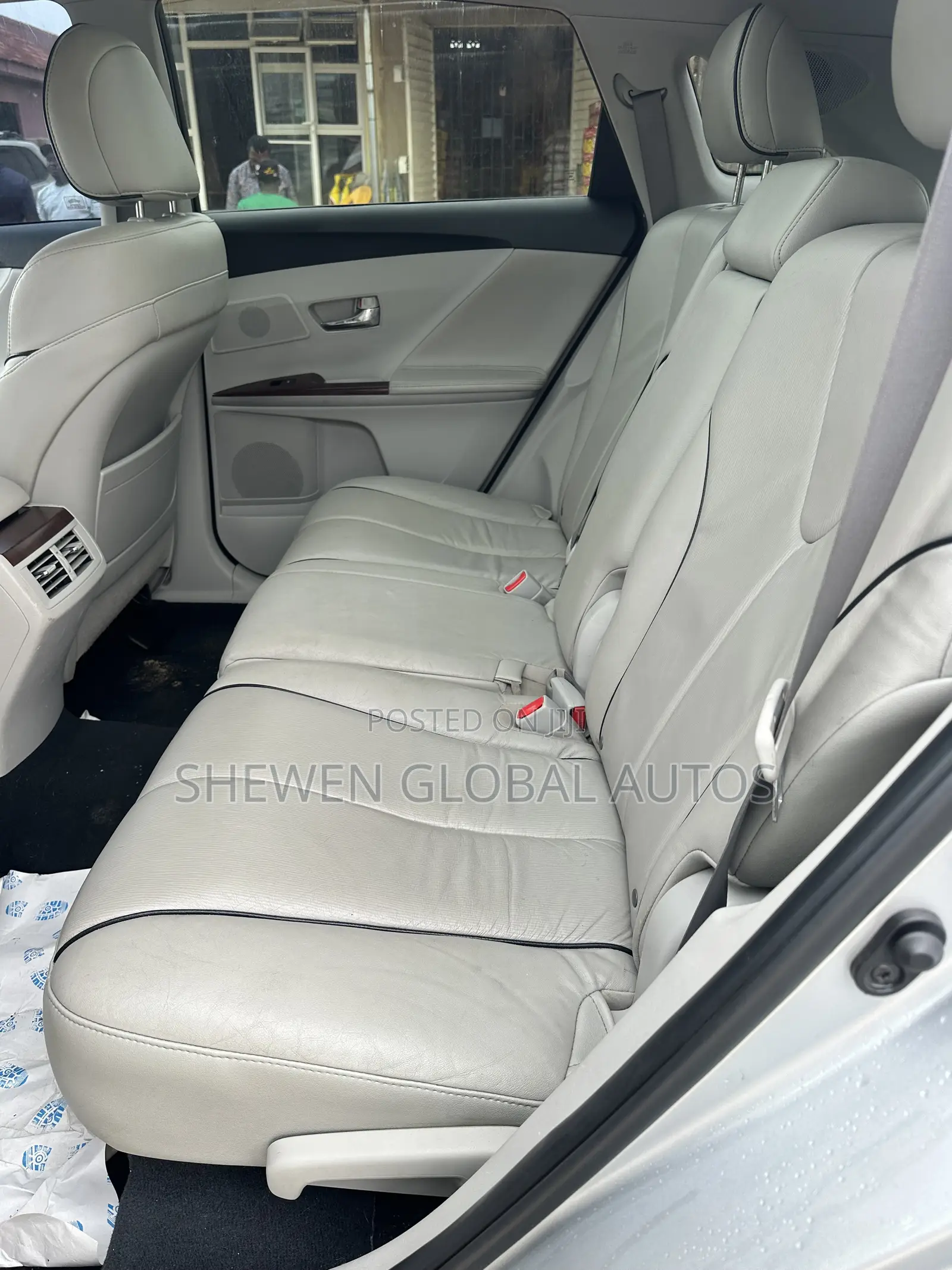 Toyota Venza XLE 2010 Silver
