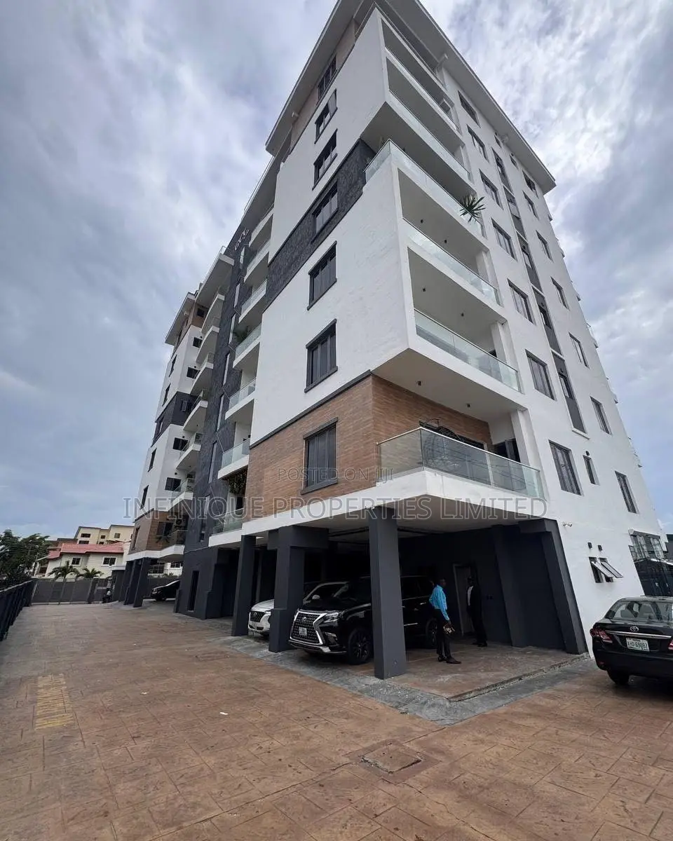3bdrm Apartment in Lekki Phase 1 for rent