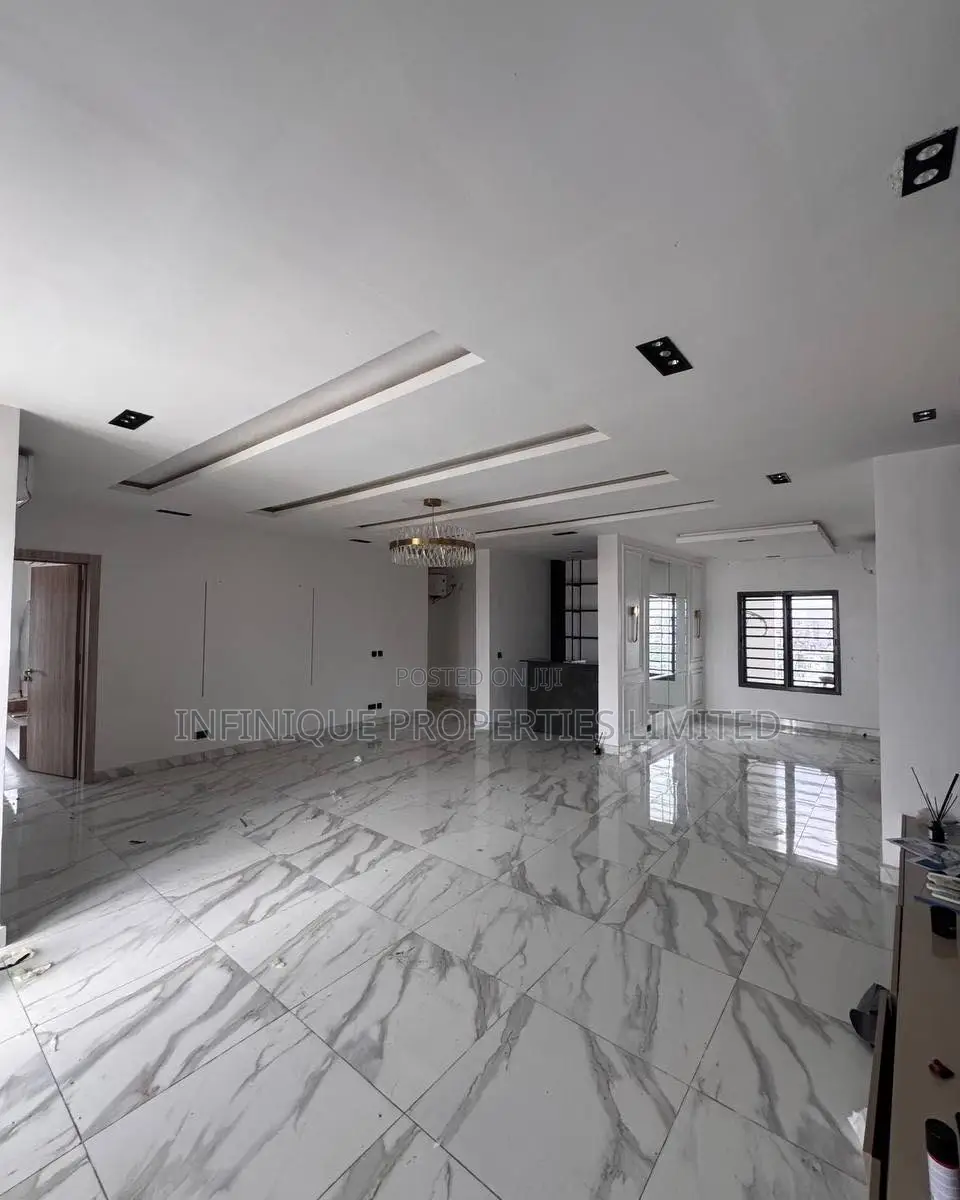 3bdrm Apartment in Lekki Phase 1 for rent