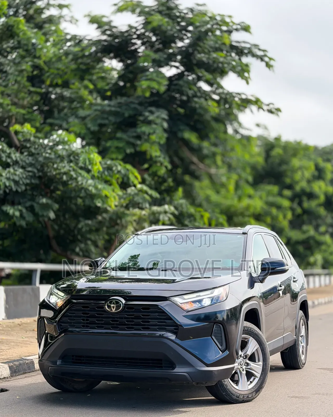 Toyota RAV4 XLE 2022 Black