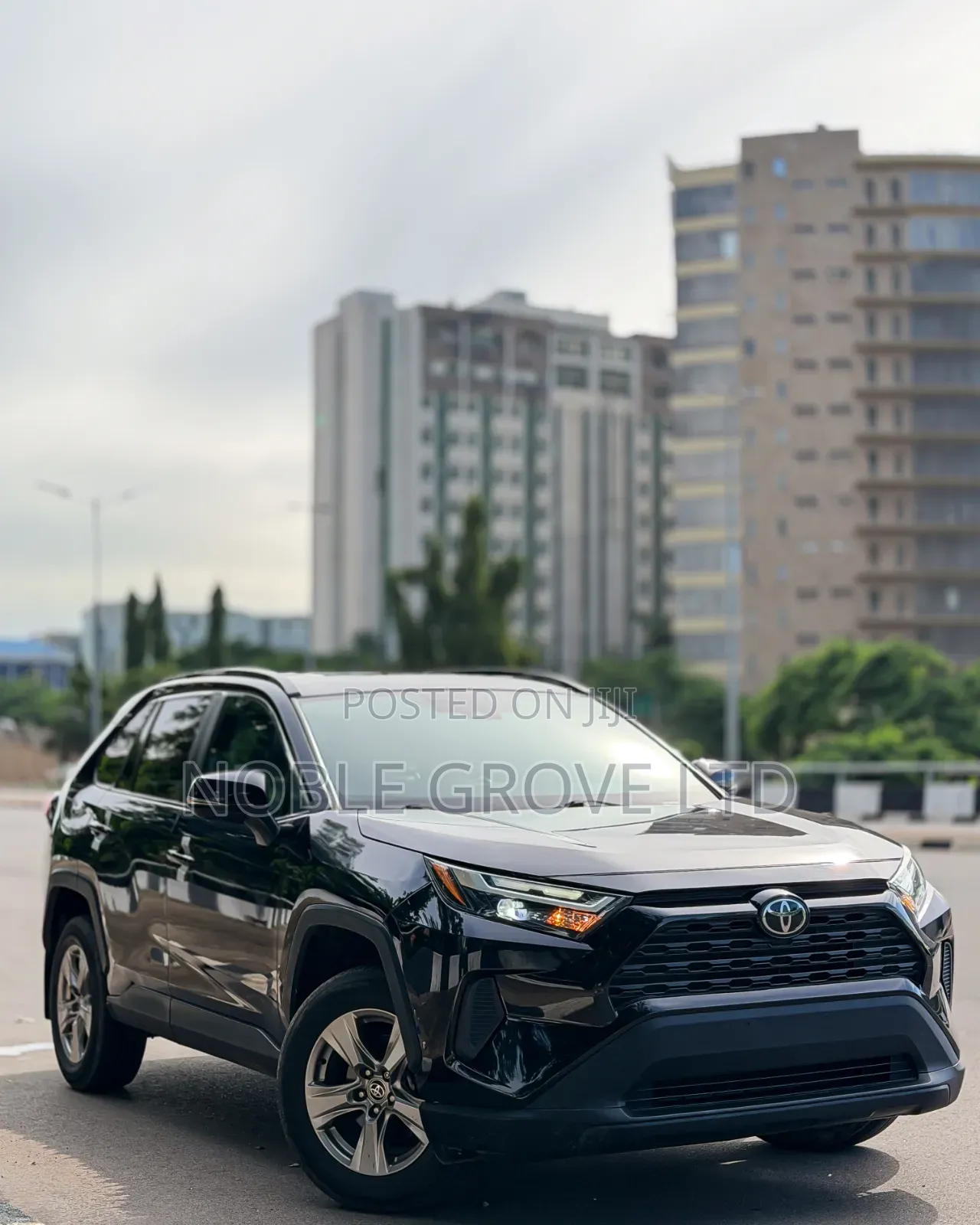 Toyota RAV4 XLE 2022 Black