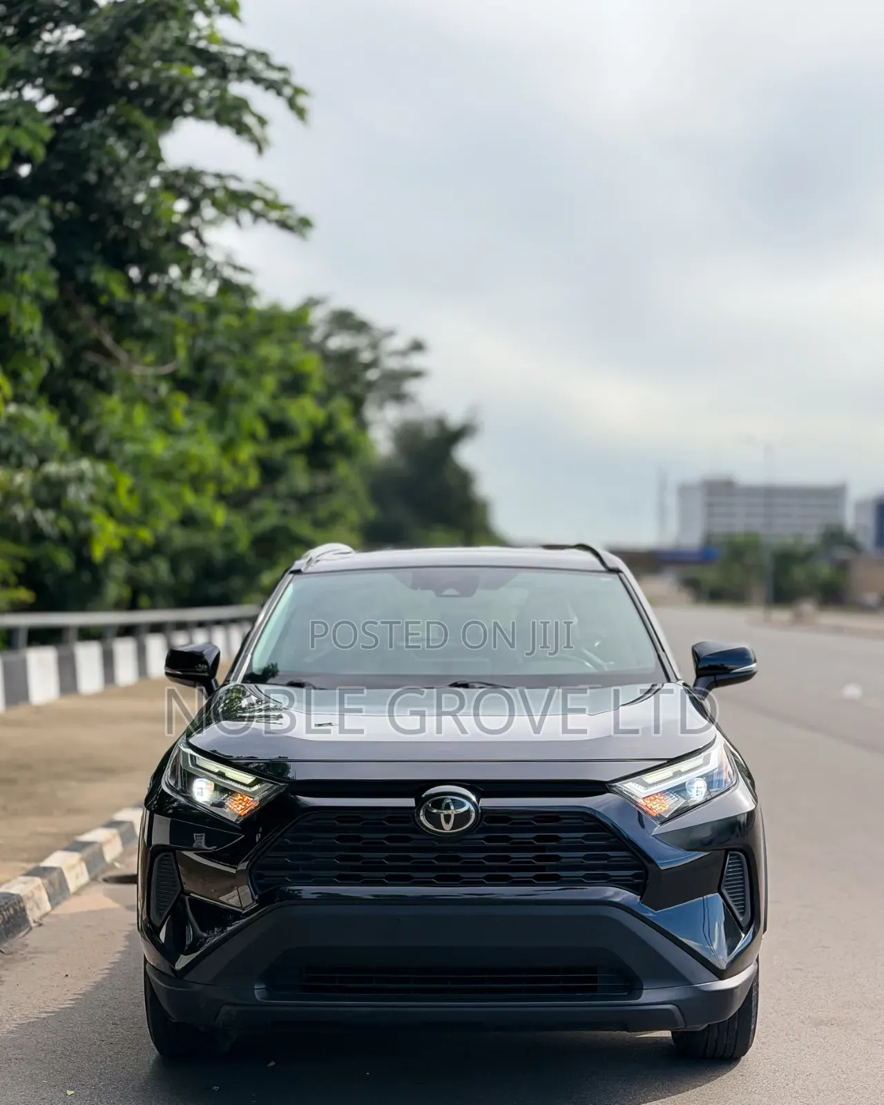 Toyota RAV4 XLE 2022 Black