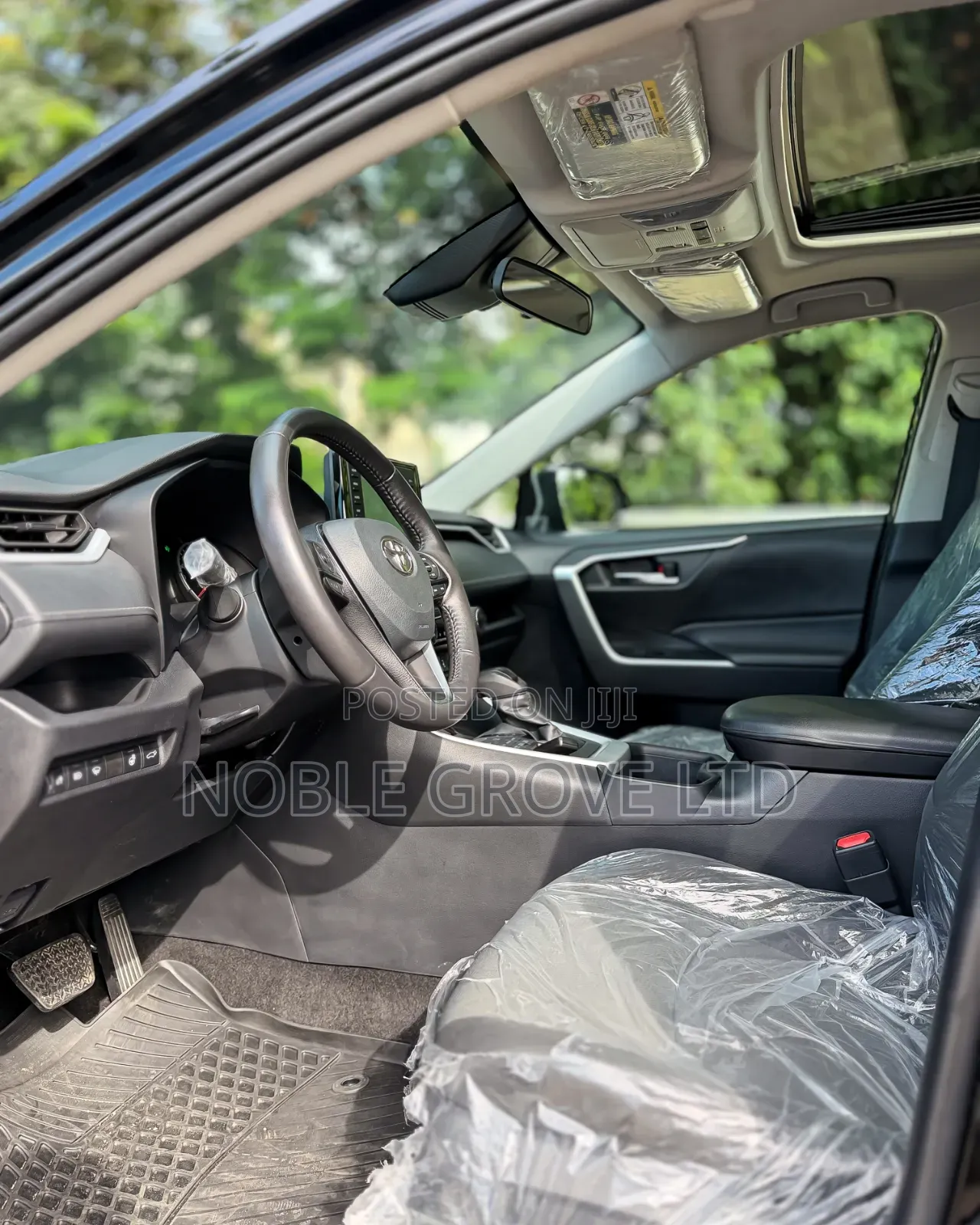 Toyota RAV4 XLE 2022 Black