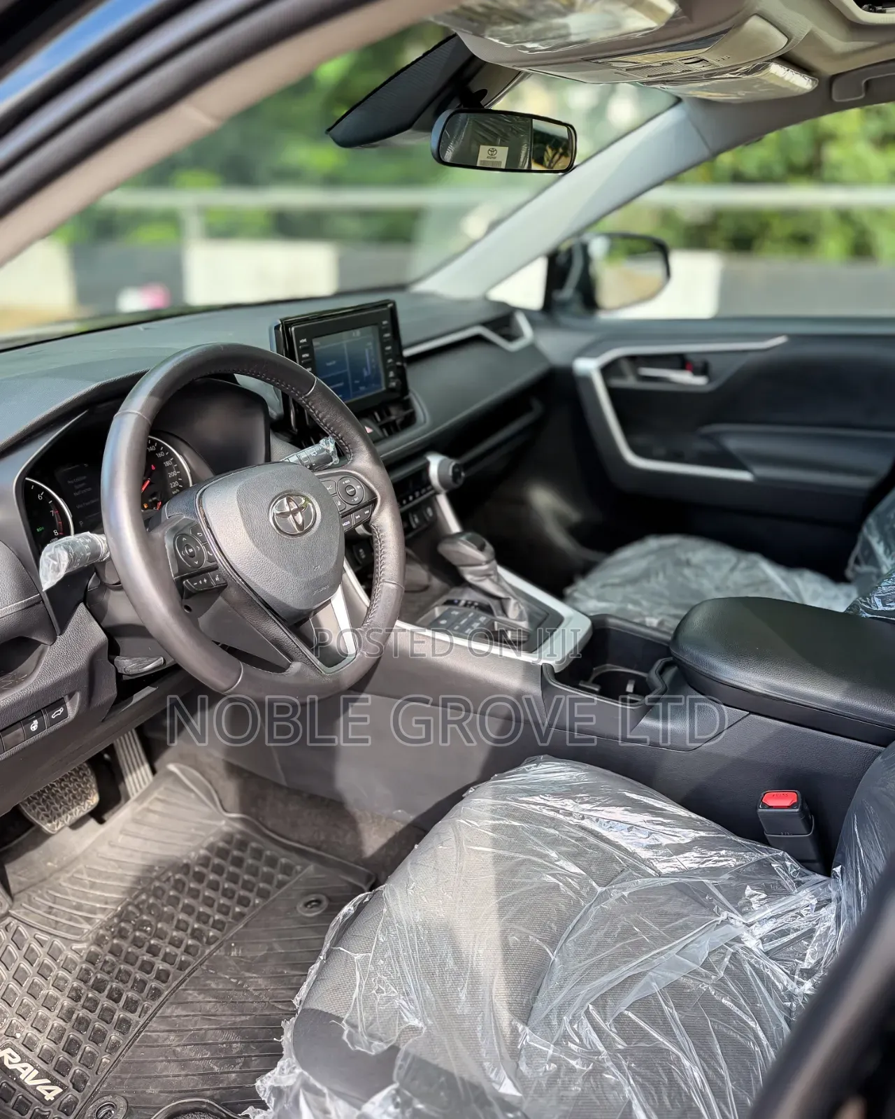 Toyota RAV4 XLE 2022 Black
