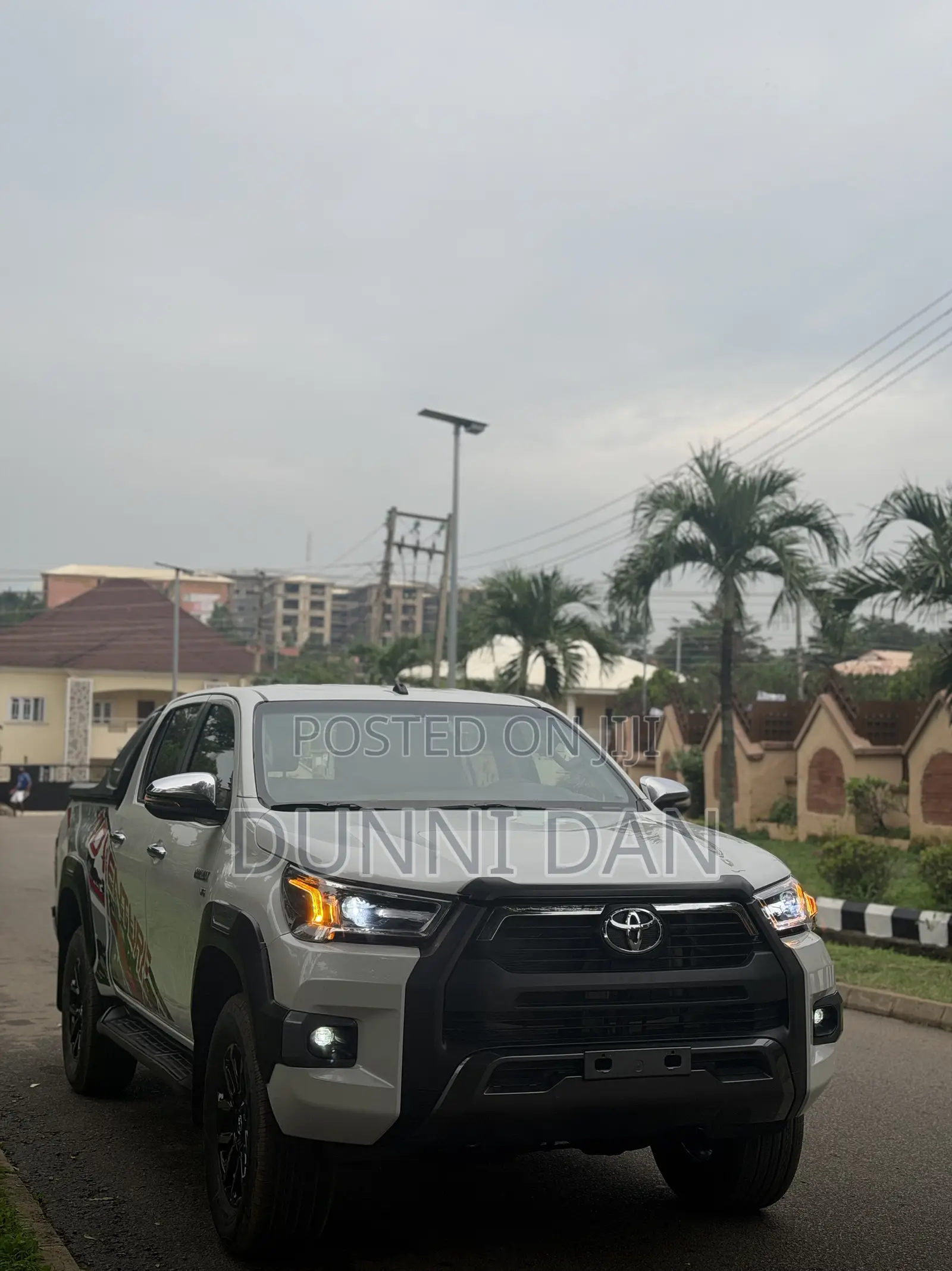 Toyota Hilux 2022 White
