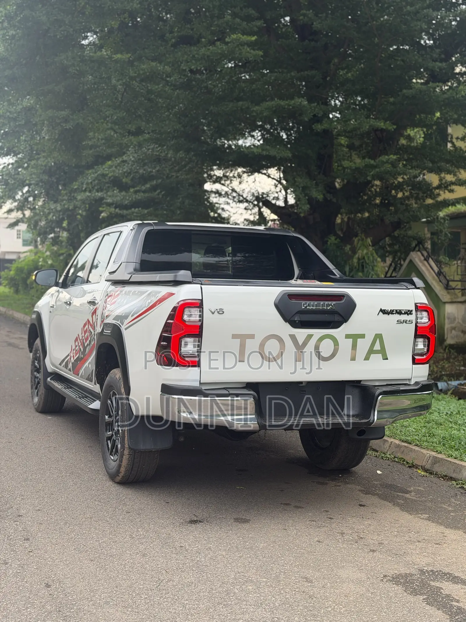 Toyota Hilux 2022 White