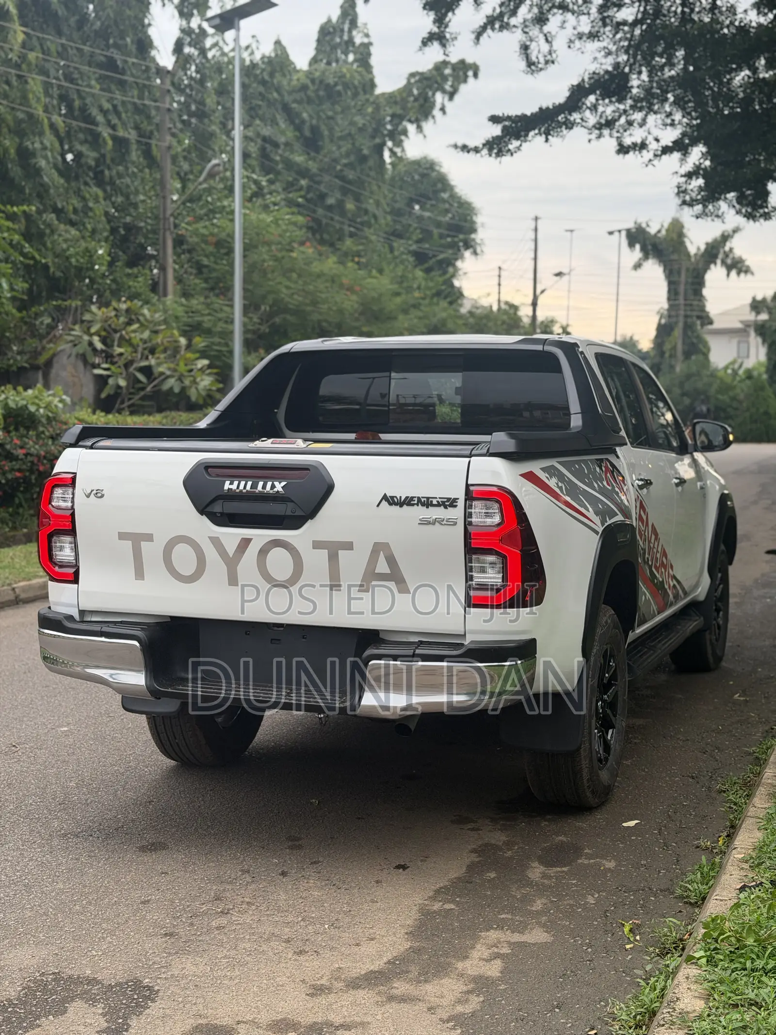 Toyota Hilux 2022 White