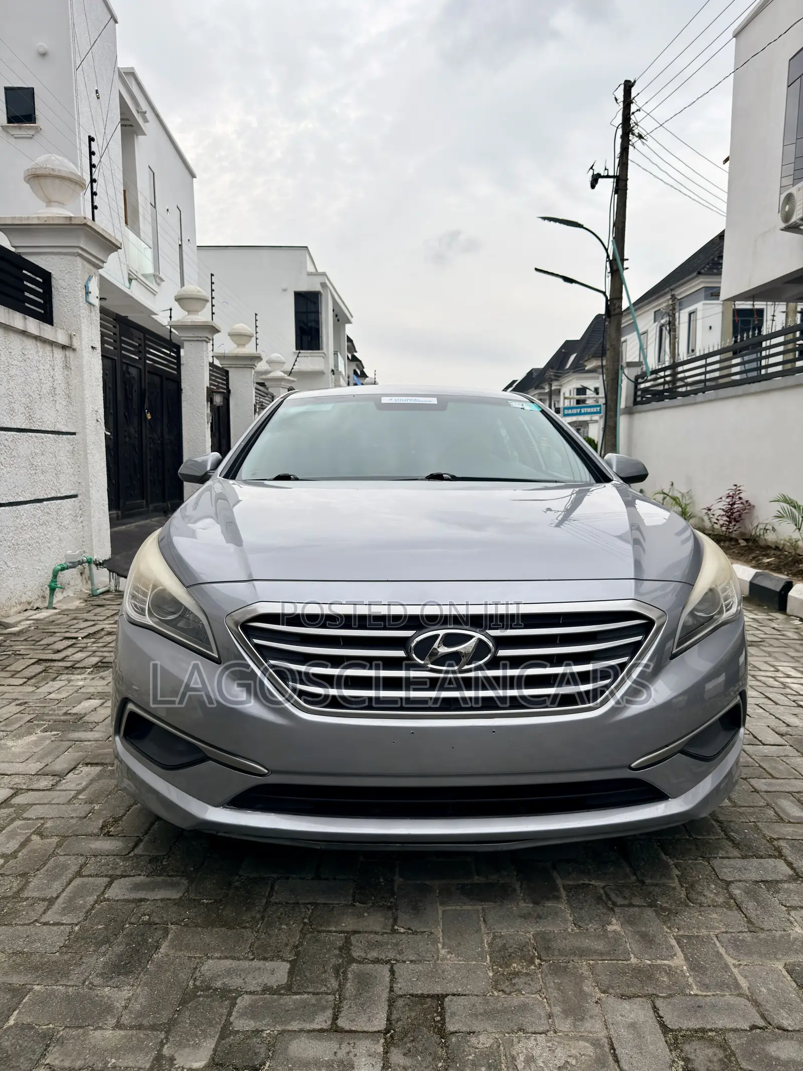 Hyundai Sonata Base Sedan FWD (2.4L 4cyl 6A) 2017 Silver