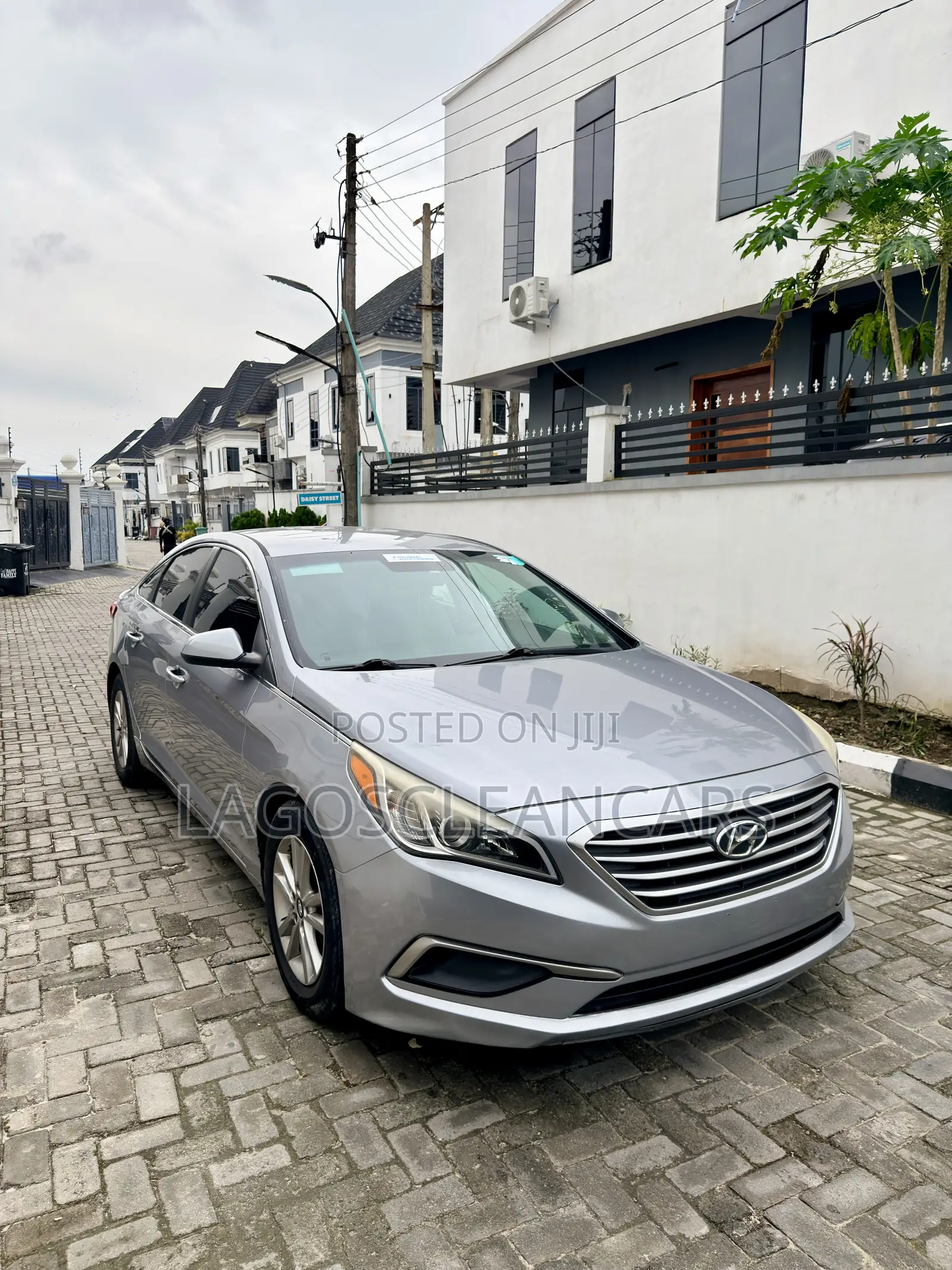 Hyundai Sonata Base Sedan FWD (2.4L 4cyl 6A) 2017 Silver