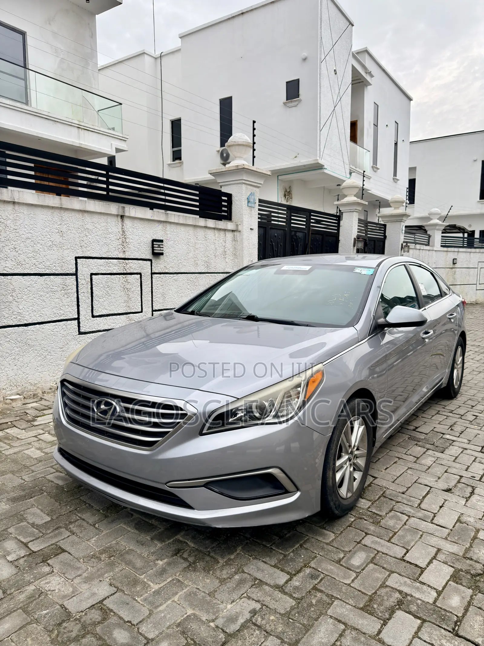 Hyundai Sonata Base Sedan FWD (2.4L 4cyl 6A) 2017 Silver