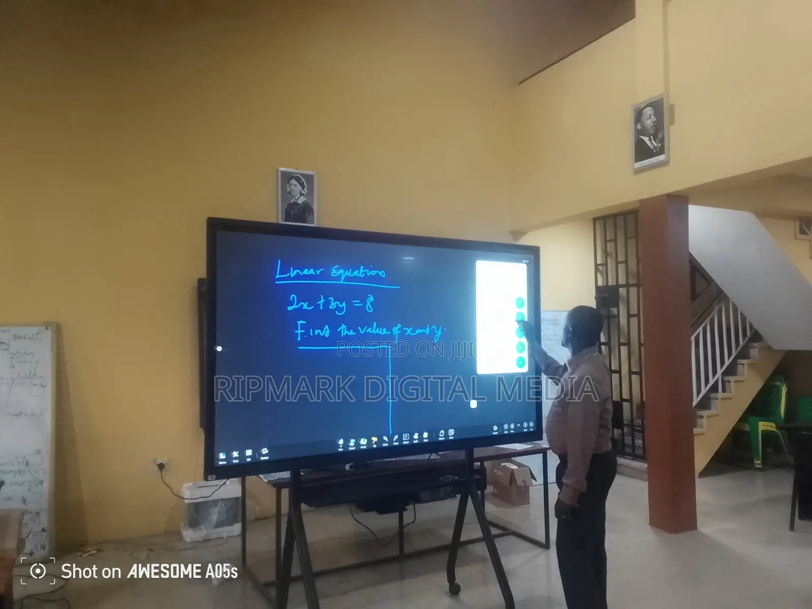 Female Showroom Sales Representative (Interactive Digital Screens