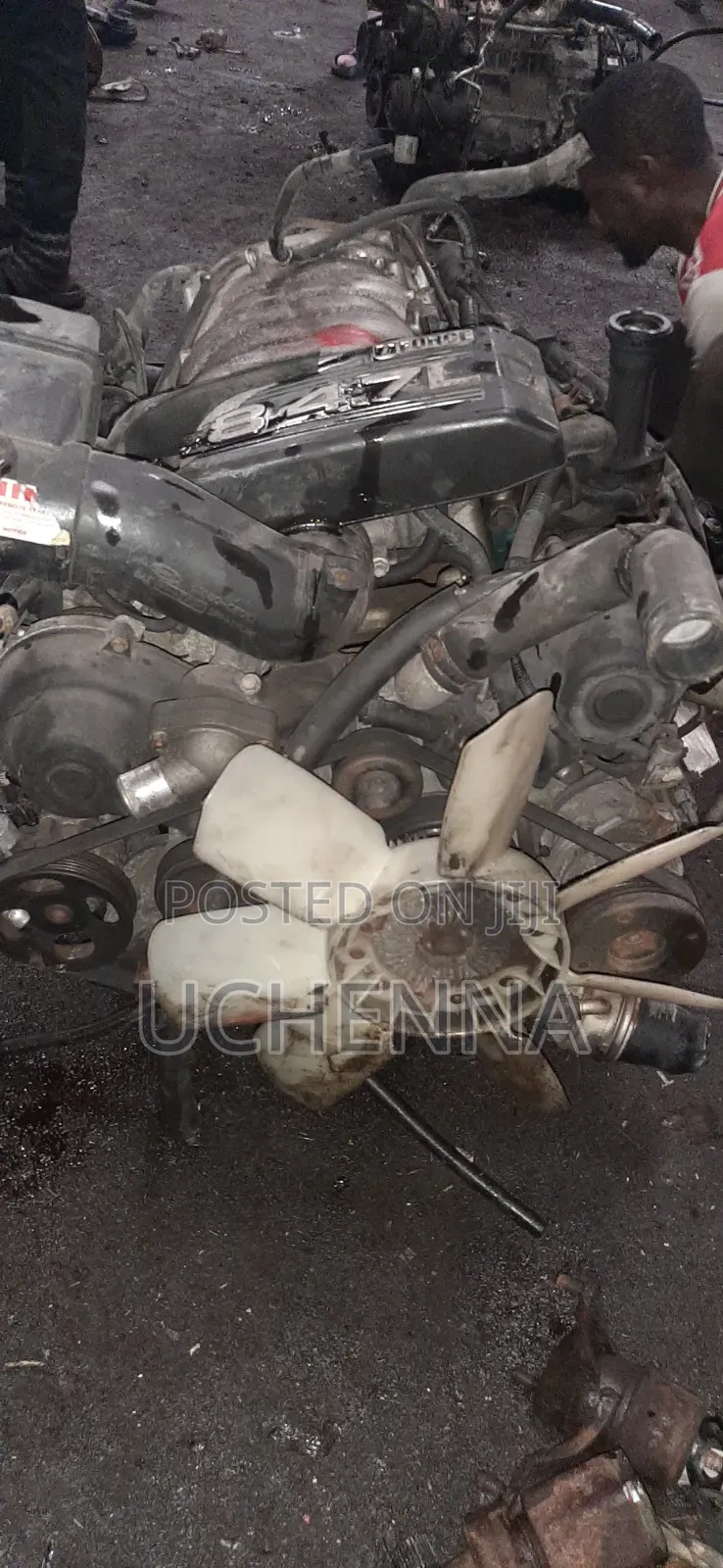 Toyota 2uz-Fe 4.7L V8 I-Force Engine.