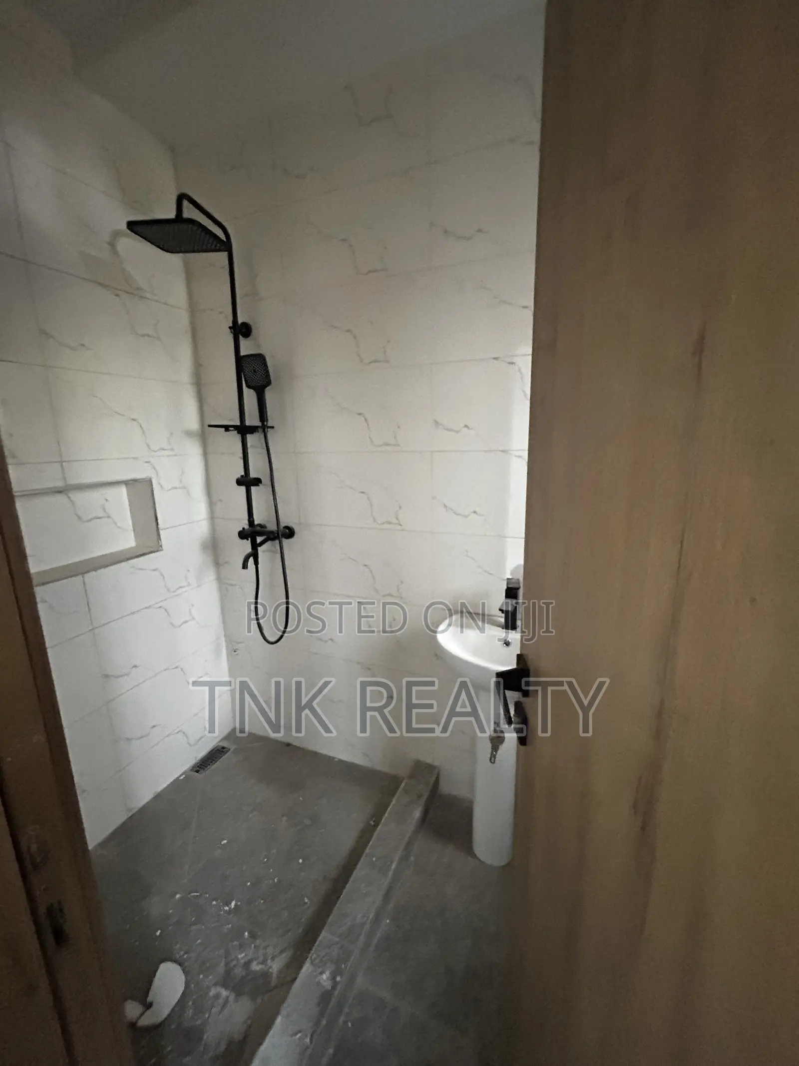 3bdrm Block of Flats in Katampe (Main) for sale