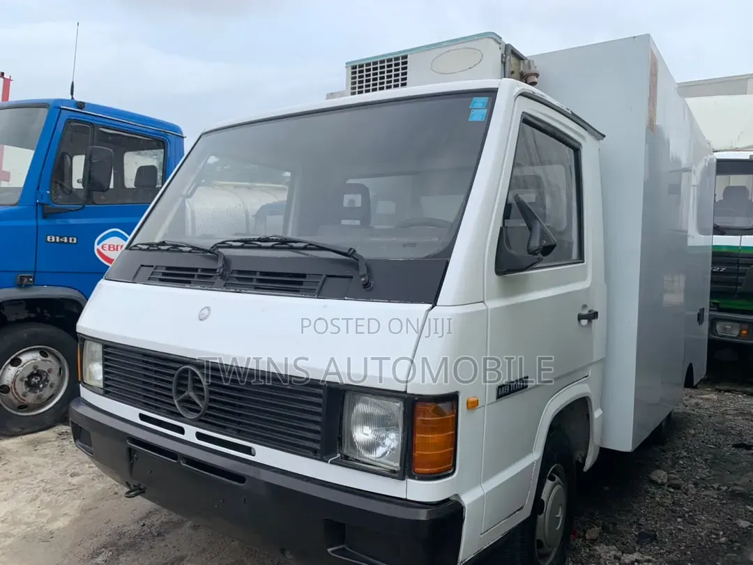 Mercedes Benz MB100D Cold Room