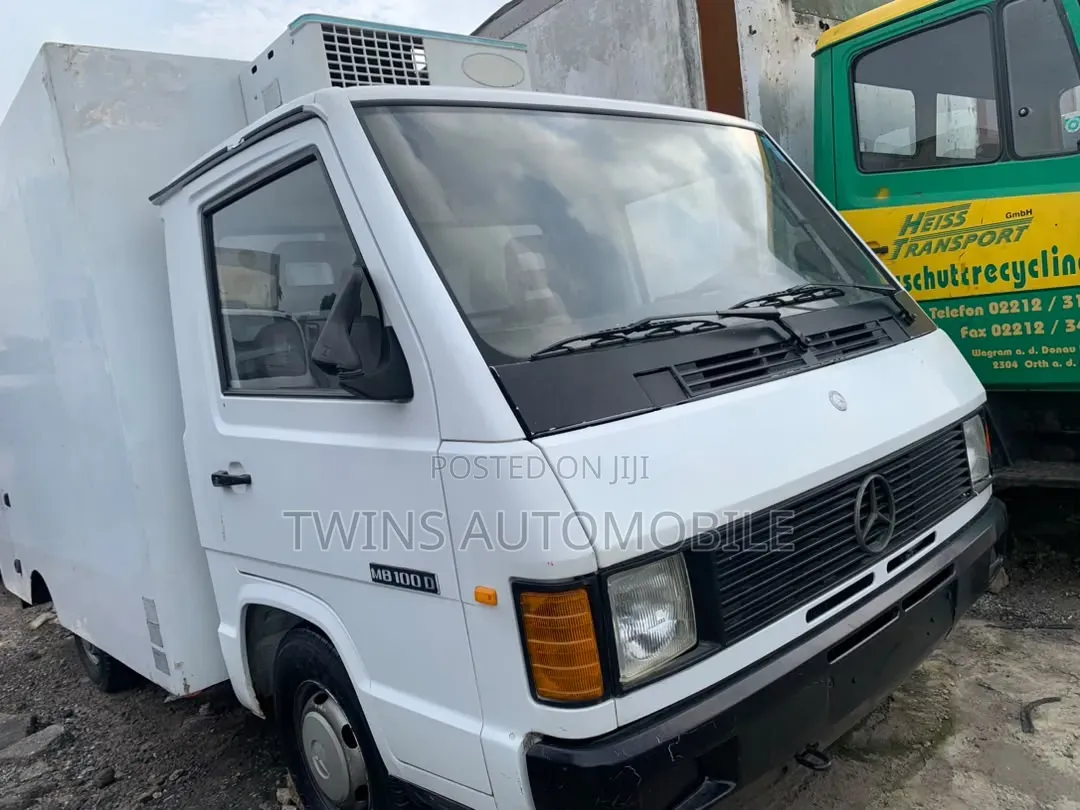 Mercedes Benz MB100D Cold Room