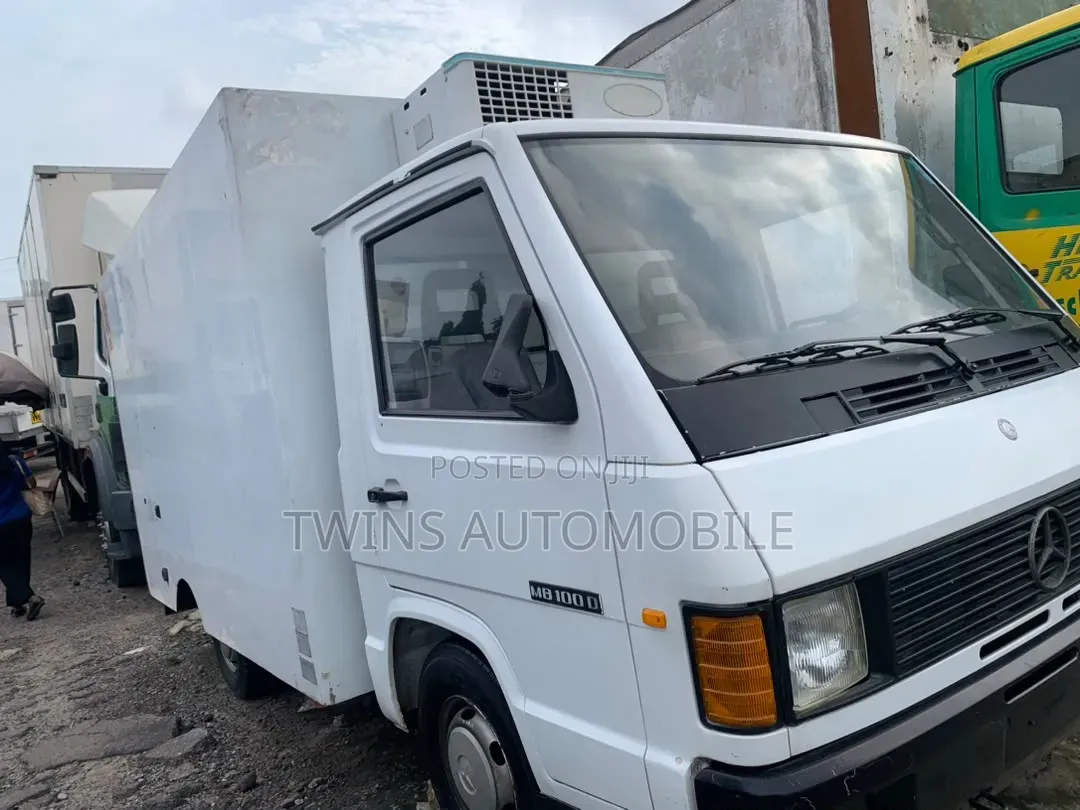 Mercedes Benz MB100D Cold Room