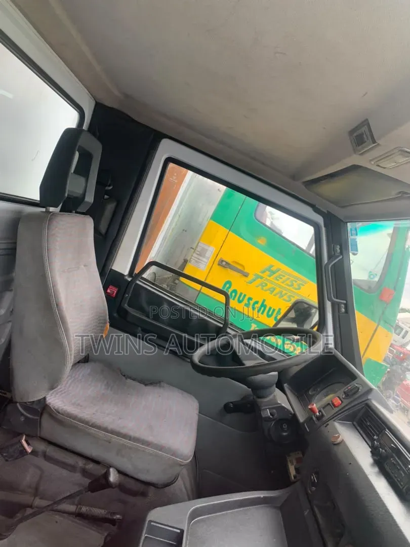Mercedes Benz MB100D Cold Room