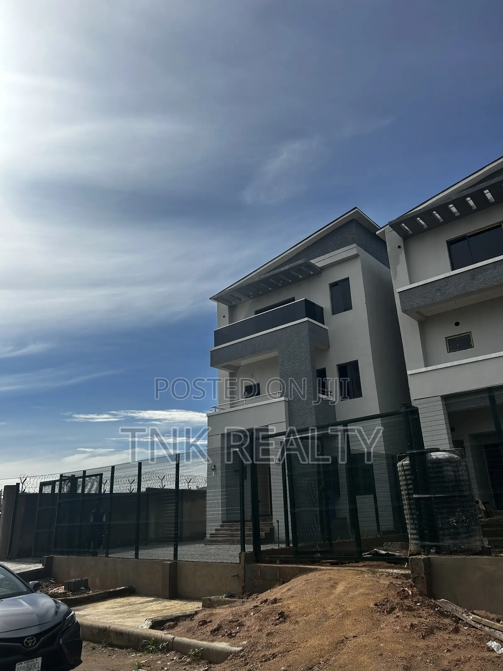 Newly Built 5bedroom Duplex With BQ for Sale