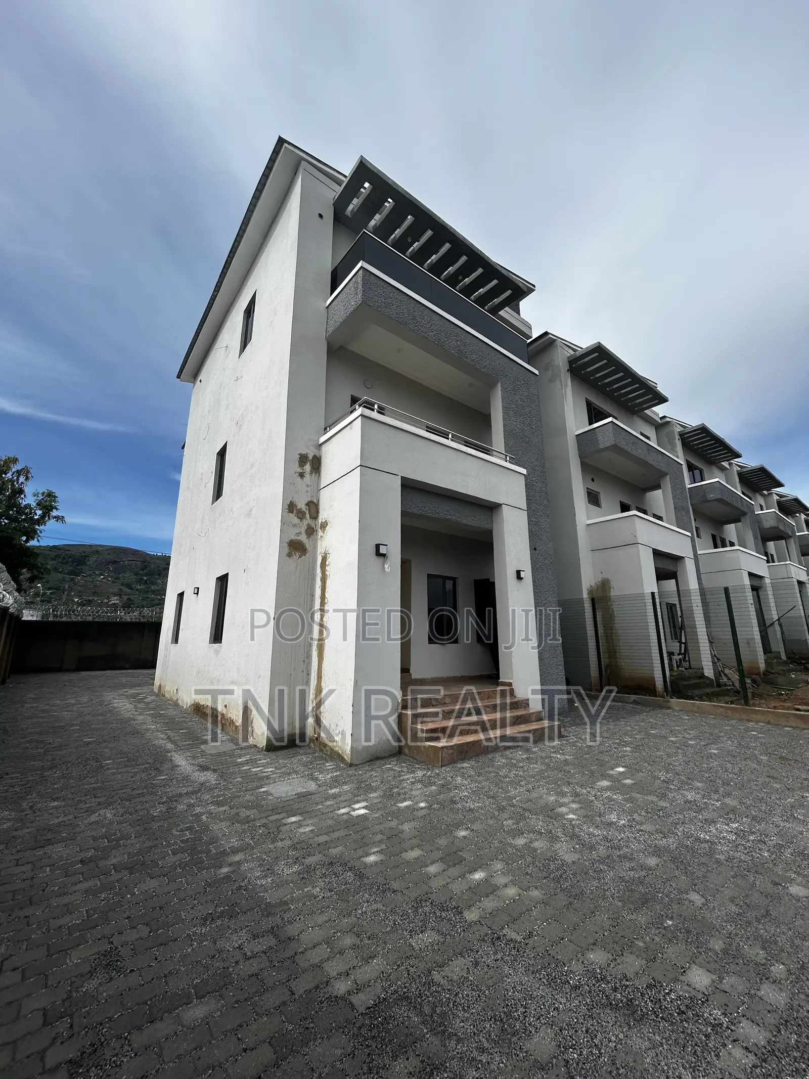 Newly Built 5bedroom Duplex With BQ for Sale