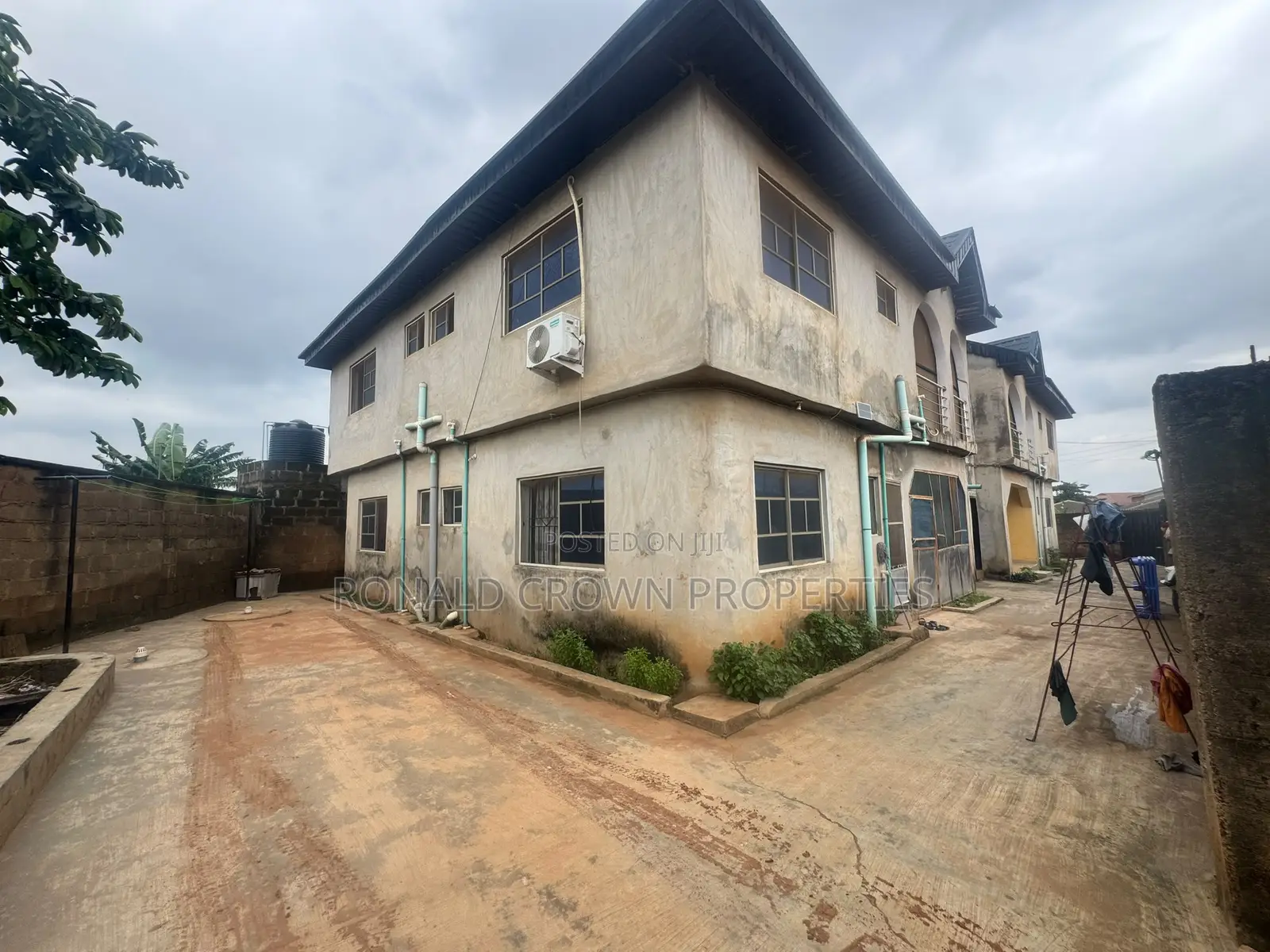 3bdrm Block of Flats in Akute Ajuwon for sale