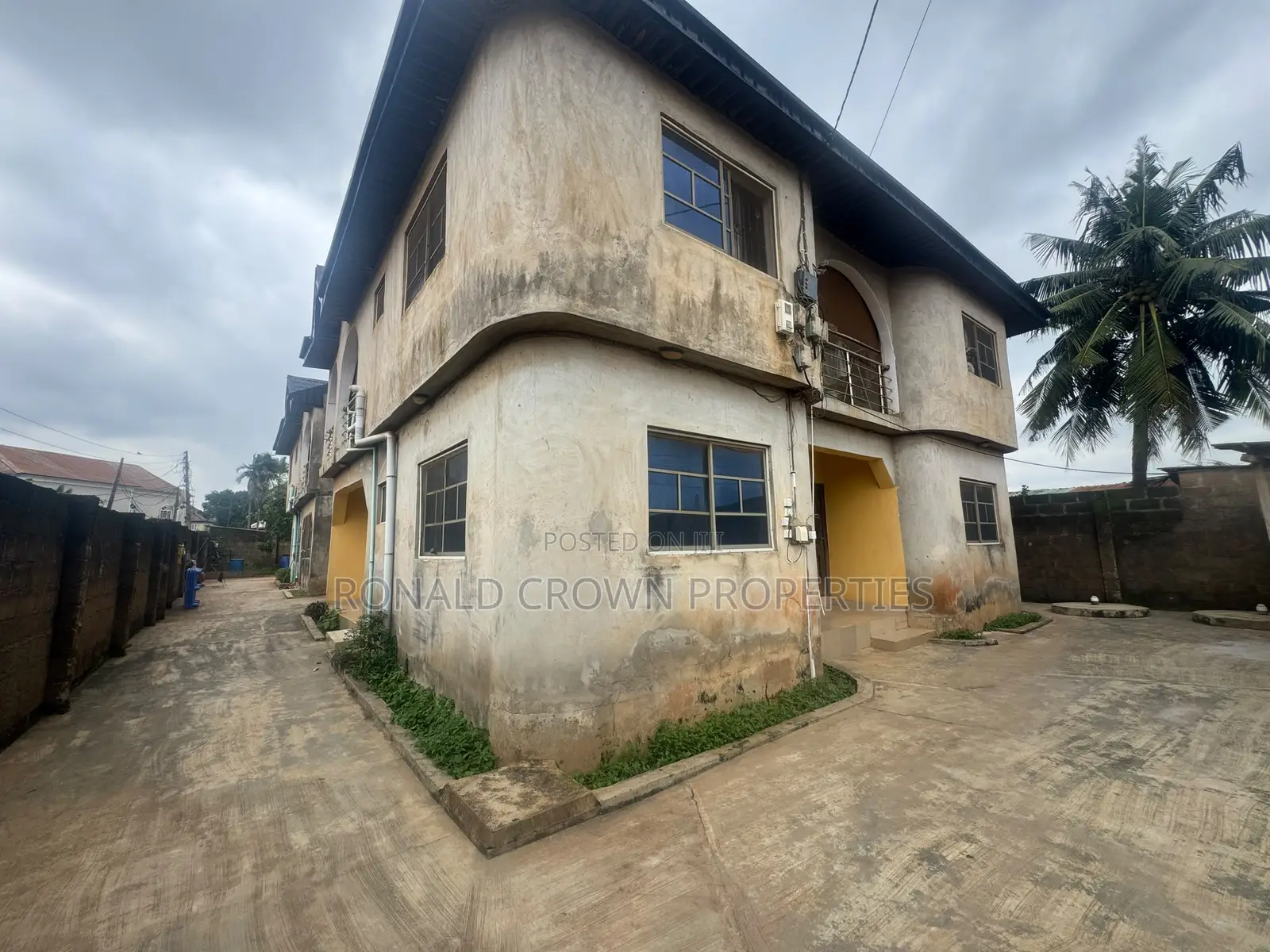 3bdrm Block of Flats in Akute Ajuwon for sale