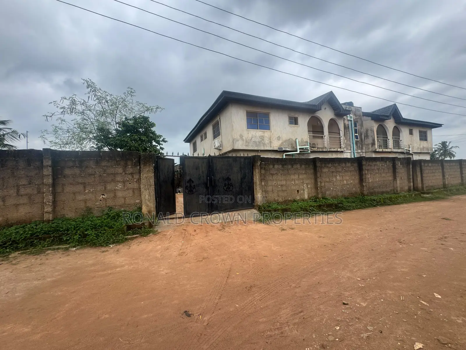 3bdrm Block of Flats in Akute Ajuwon for sale