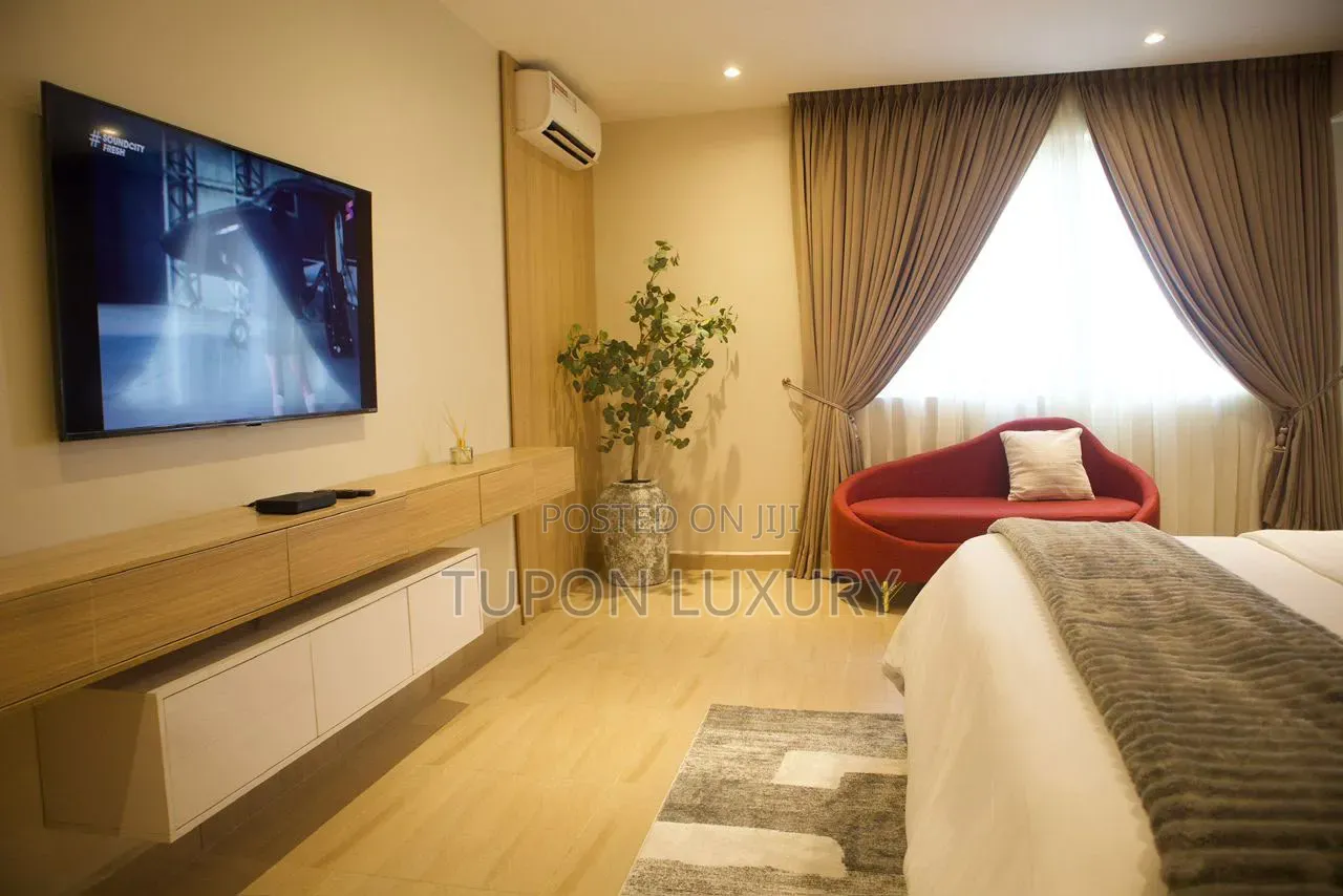 Luxury 3bed in Iconic Towers Vi, With POOL,GYM, PS5, LOUNGE. ETC