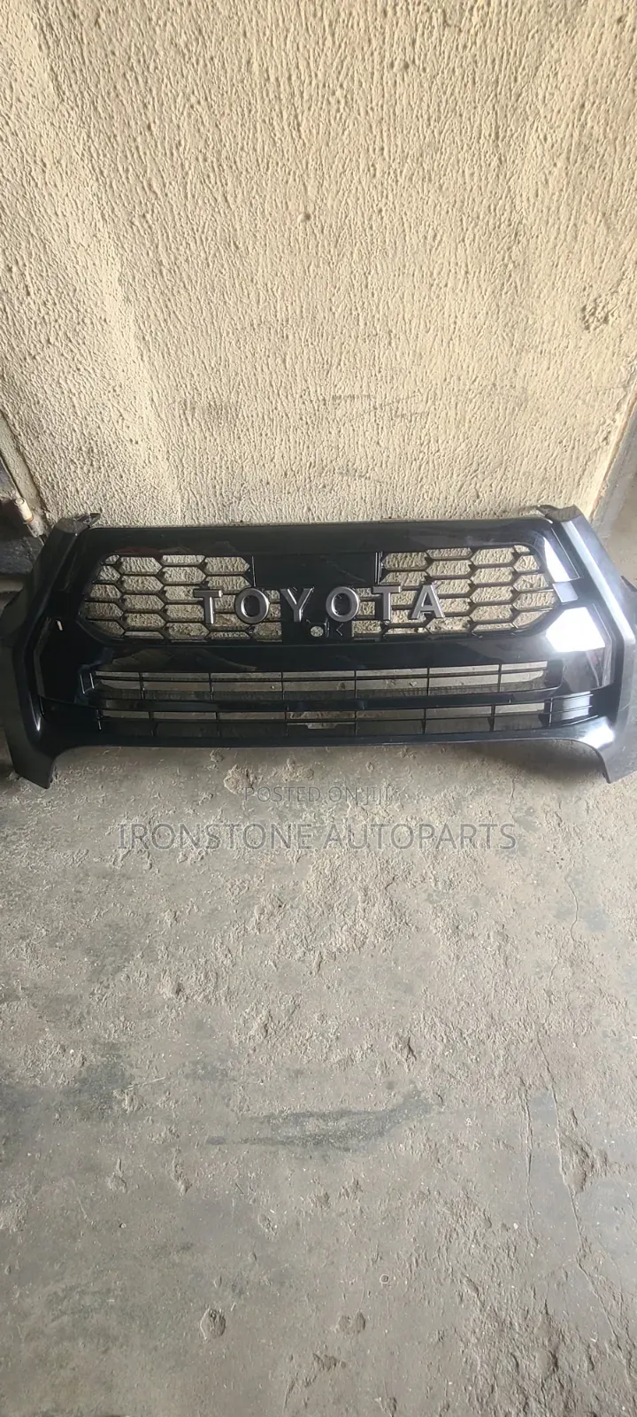 Front Grille - Toyota Hilux