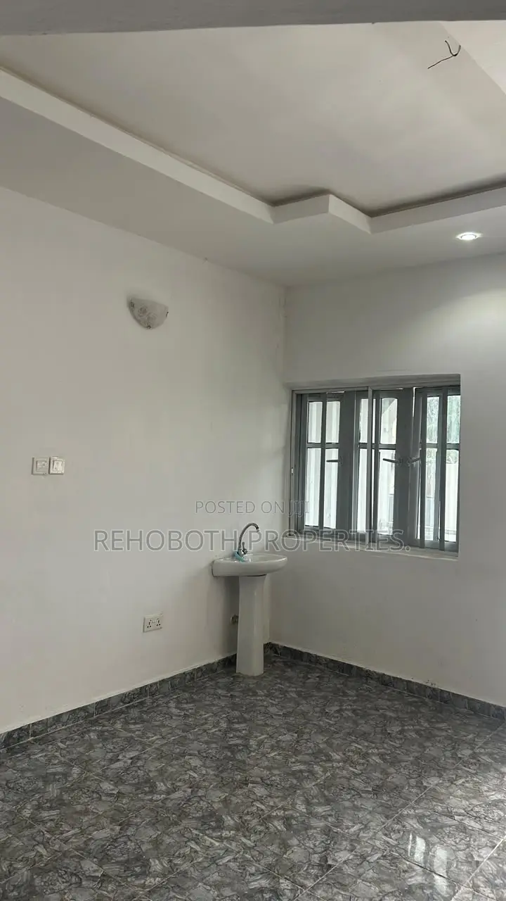 3bdrm Apartment in Idi Ahun Elebu, Akala Express for rent