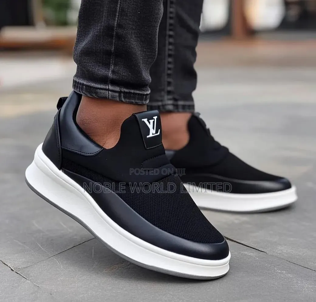Louis Vuitton Black Shoes/Sneakers OSO 8g