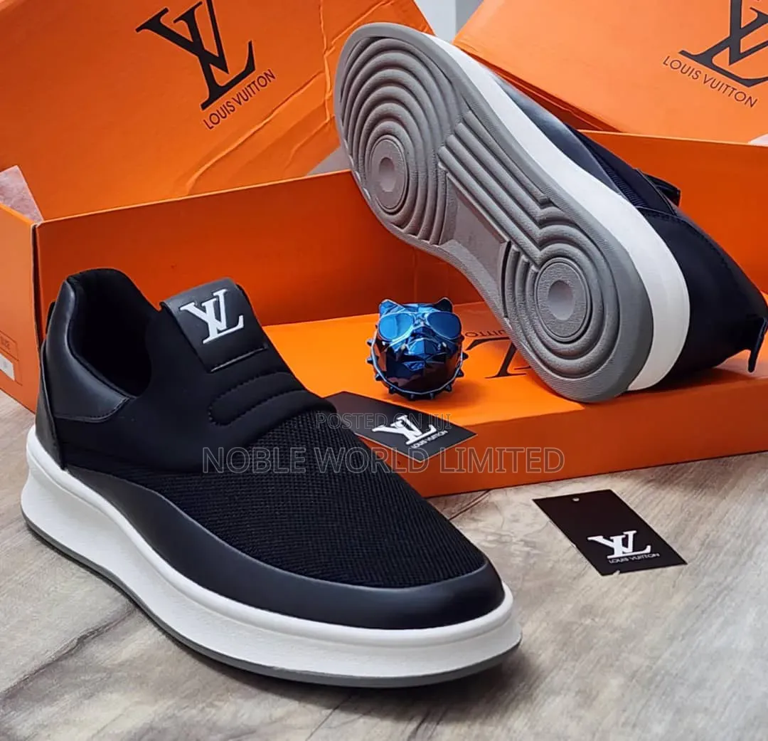 Louis Vuitton Black Shoes/Sneakers OSO 8g