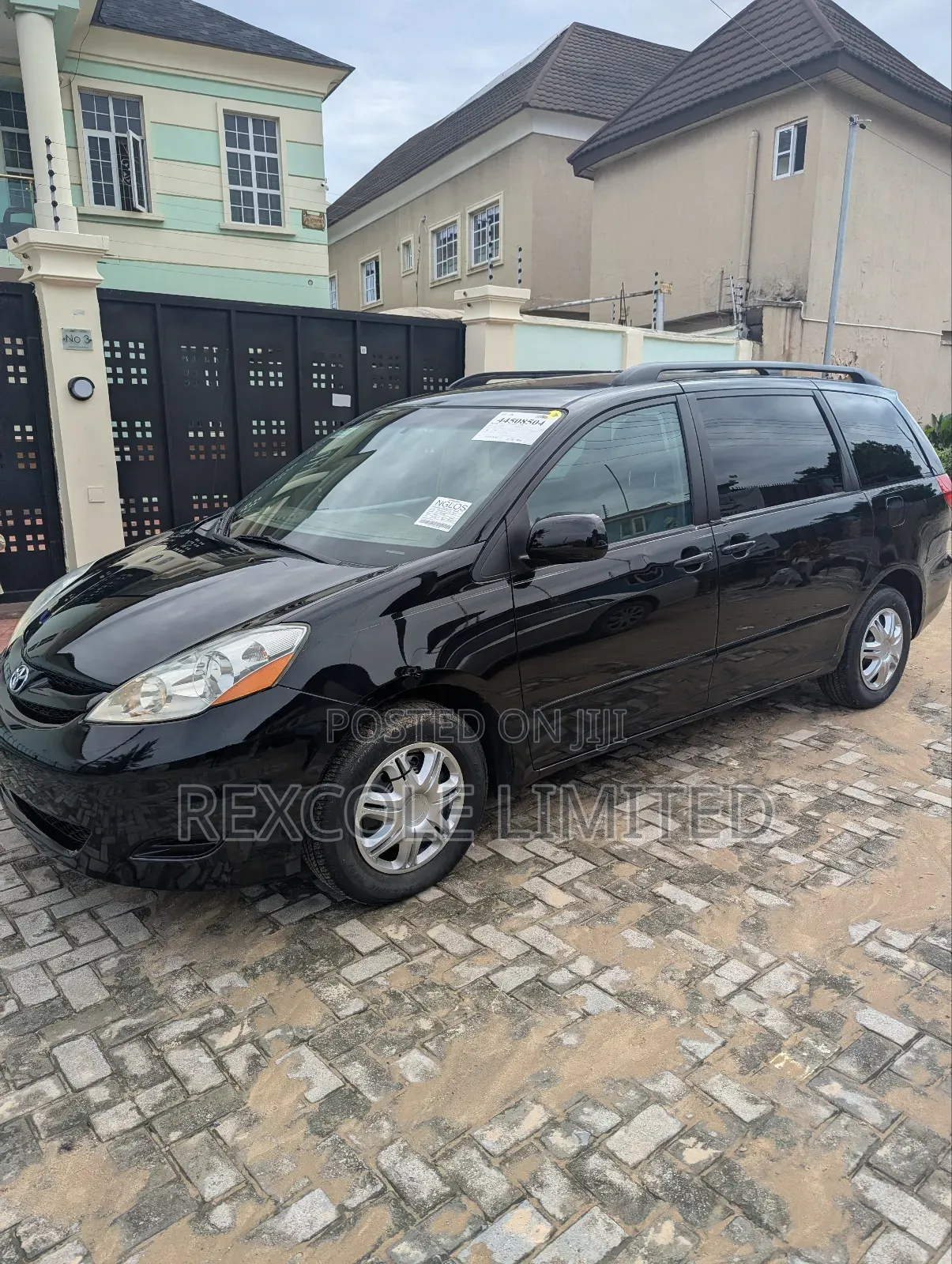 Toyota Sienna LE 2009 Black