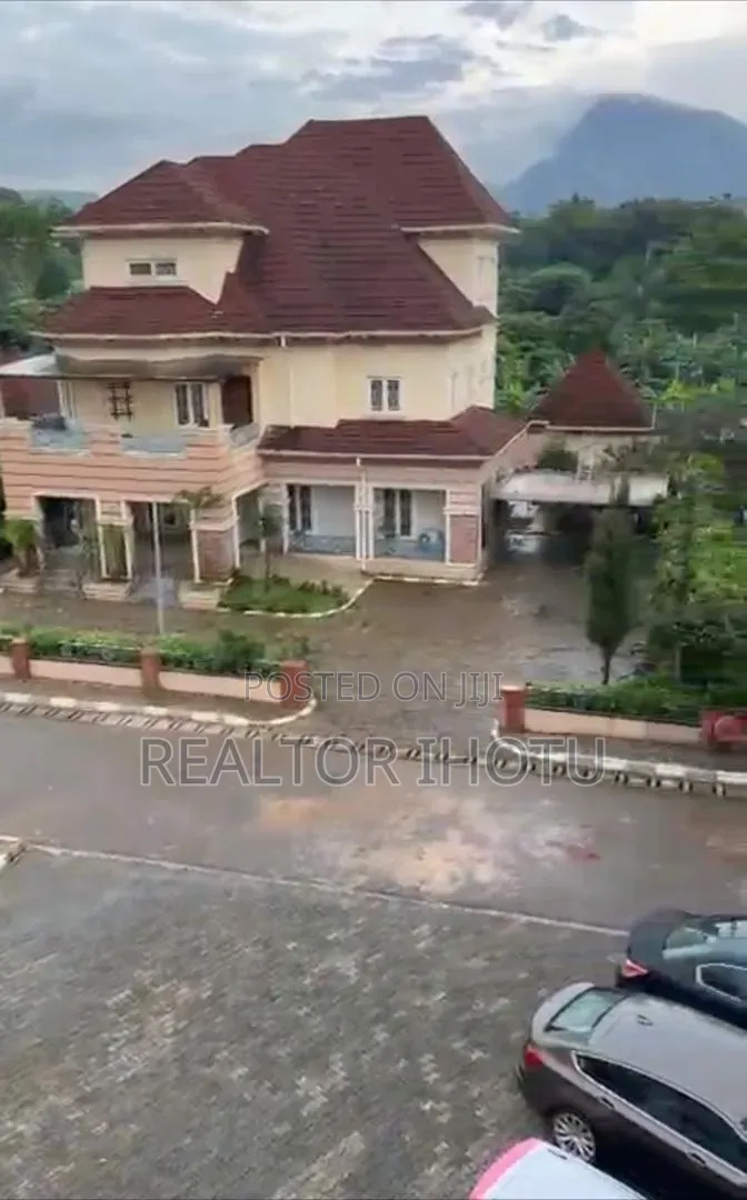 5bdrm Block of Flats in Maitama for sale