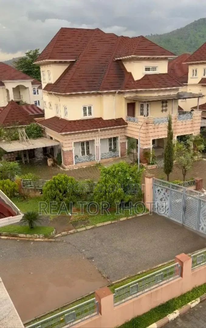 5bdrm Block of Flats in Maitama for sale